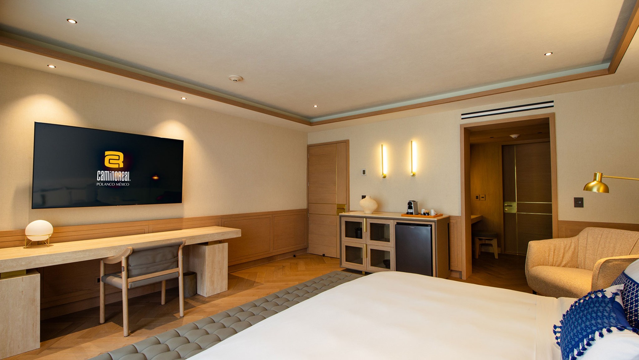 Suite King Size Bed