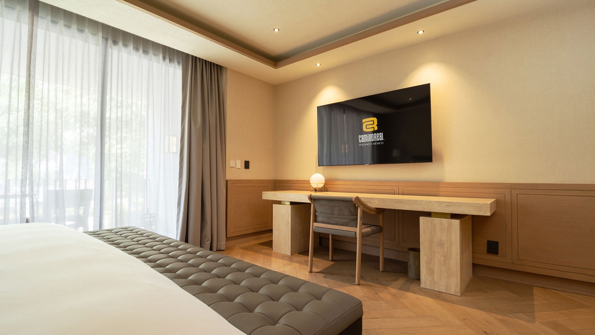 Suite King Size Bed