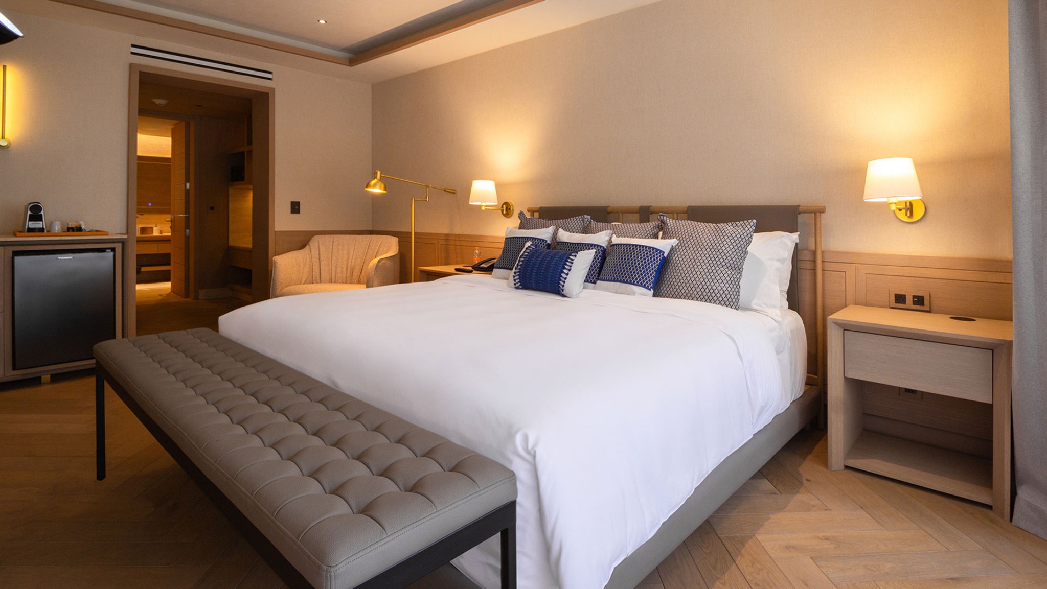 Suite King Size Bed
