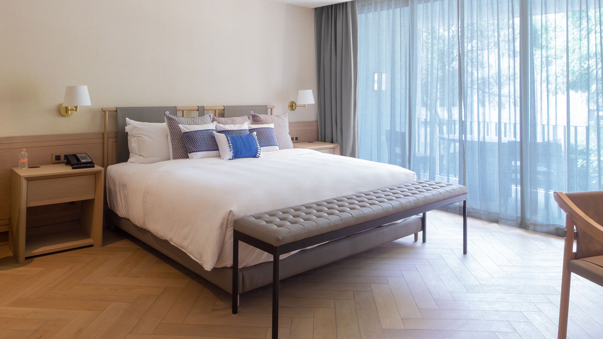 Suite King Size Bed
