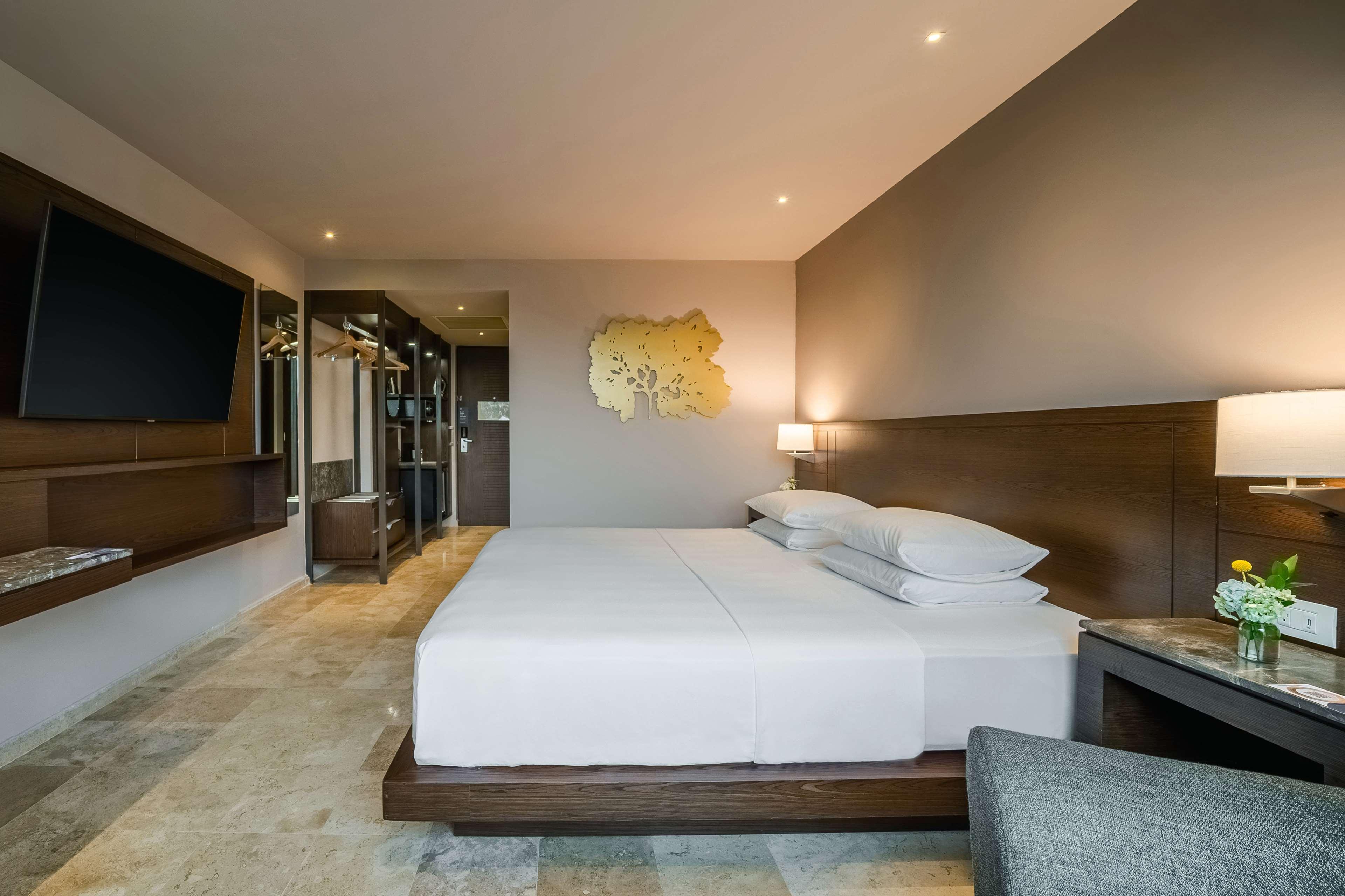 Double Club King Bed