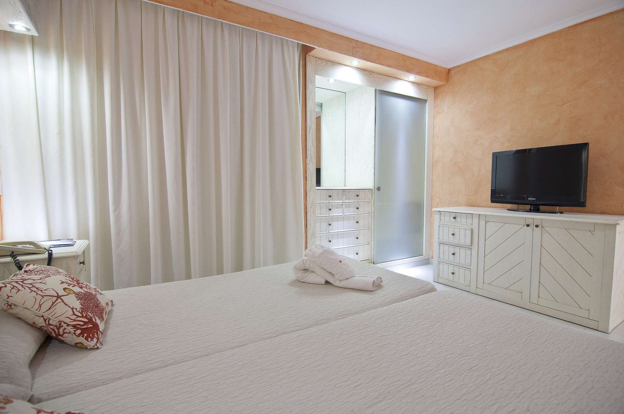 Apartment Capacity 4