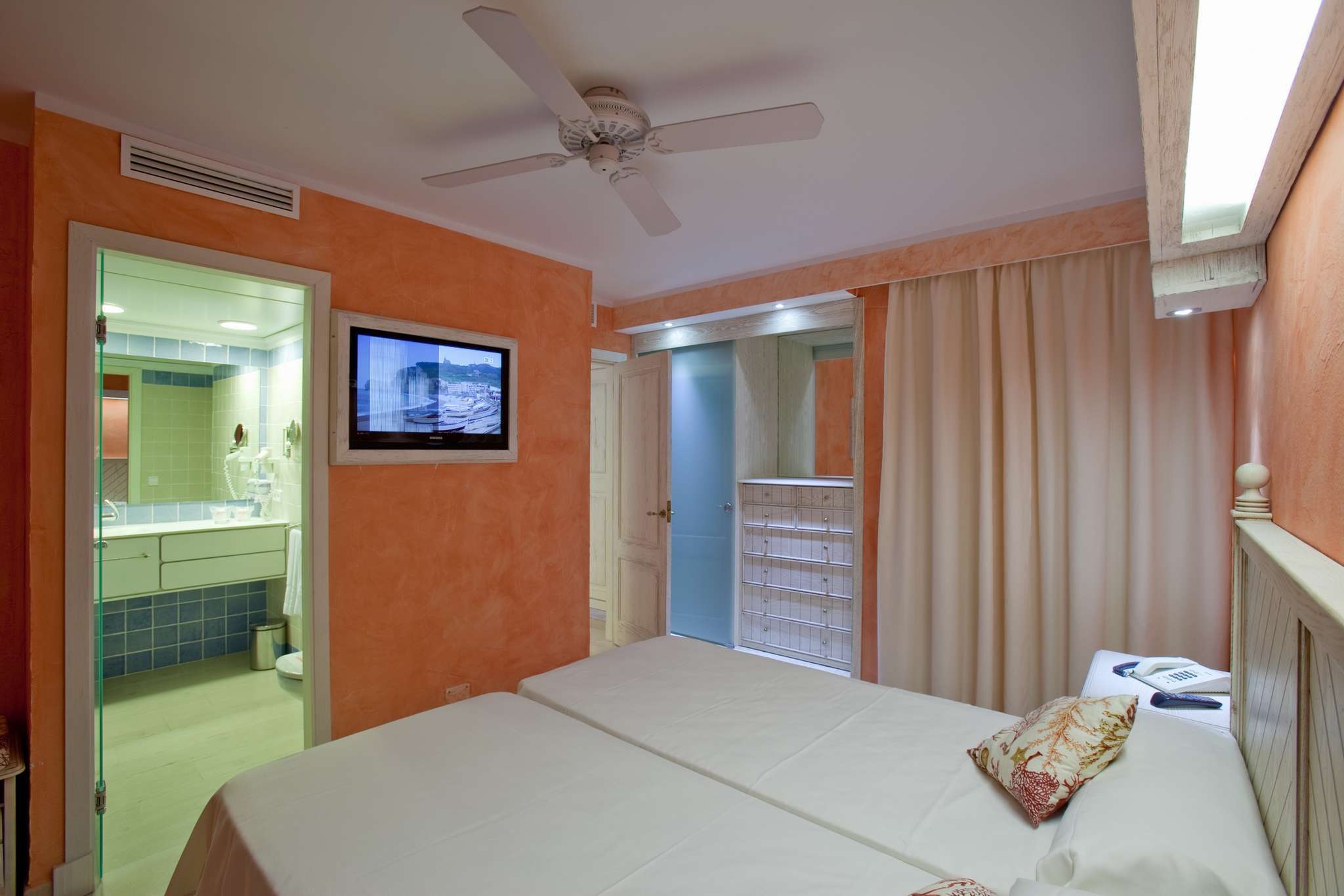 Apartment Two Bedrooms One Bathroom