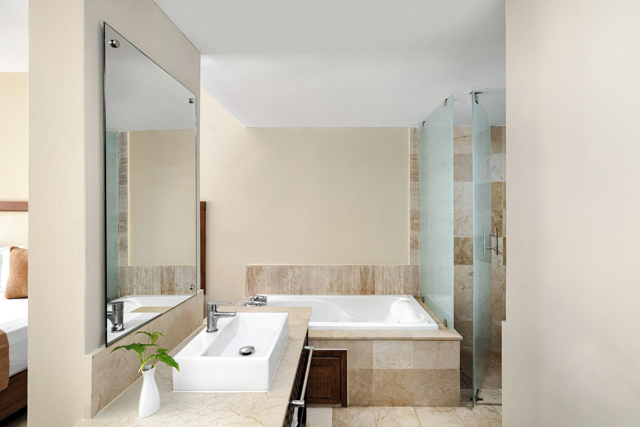 Junior Suite Club Ocean Front