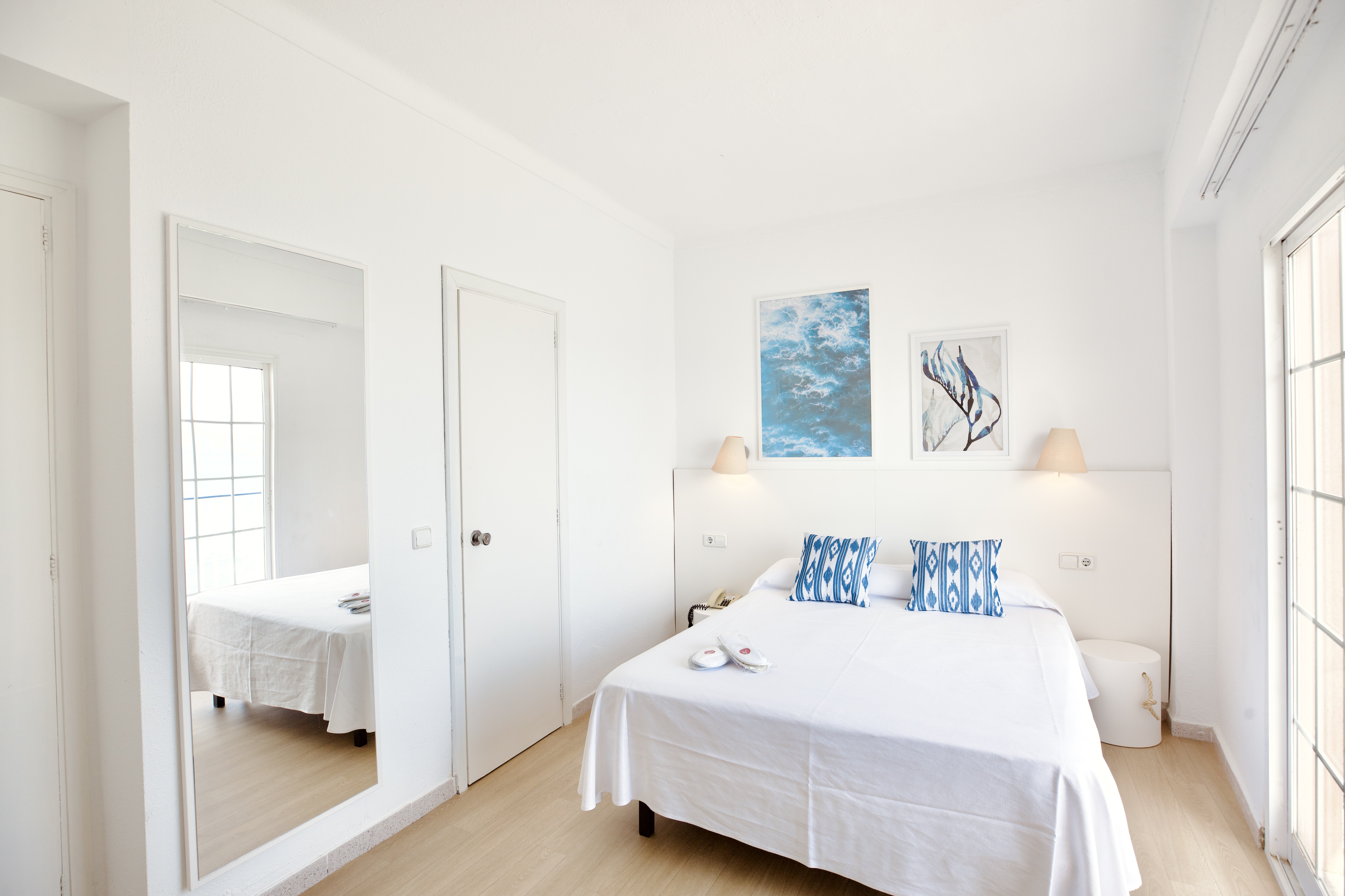 Double or Twin Side Sea View with Balcony