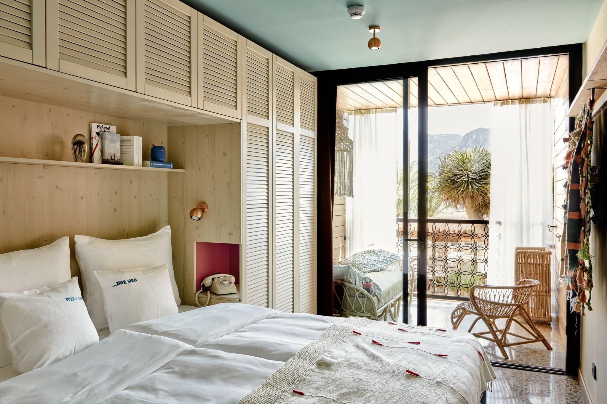 Double Sea View King Bed