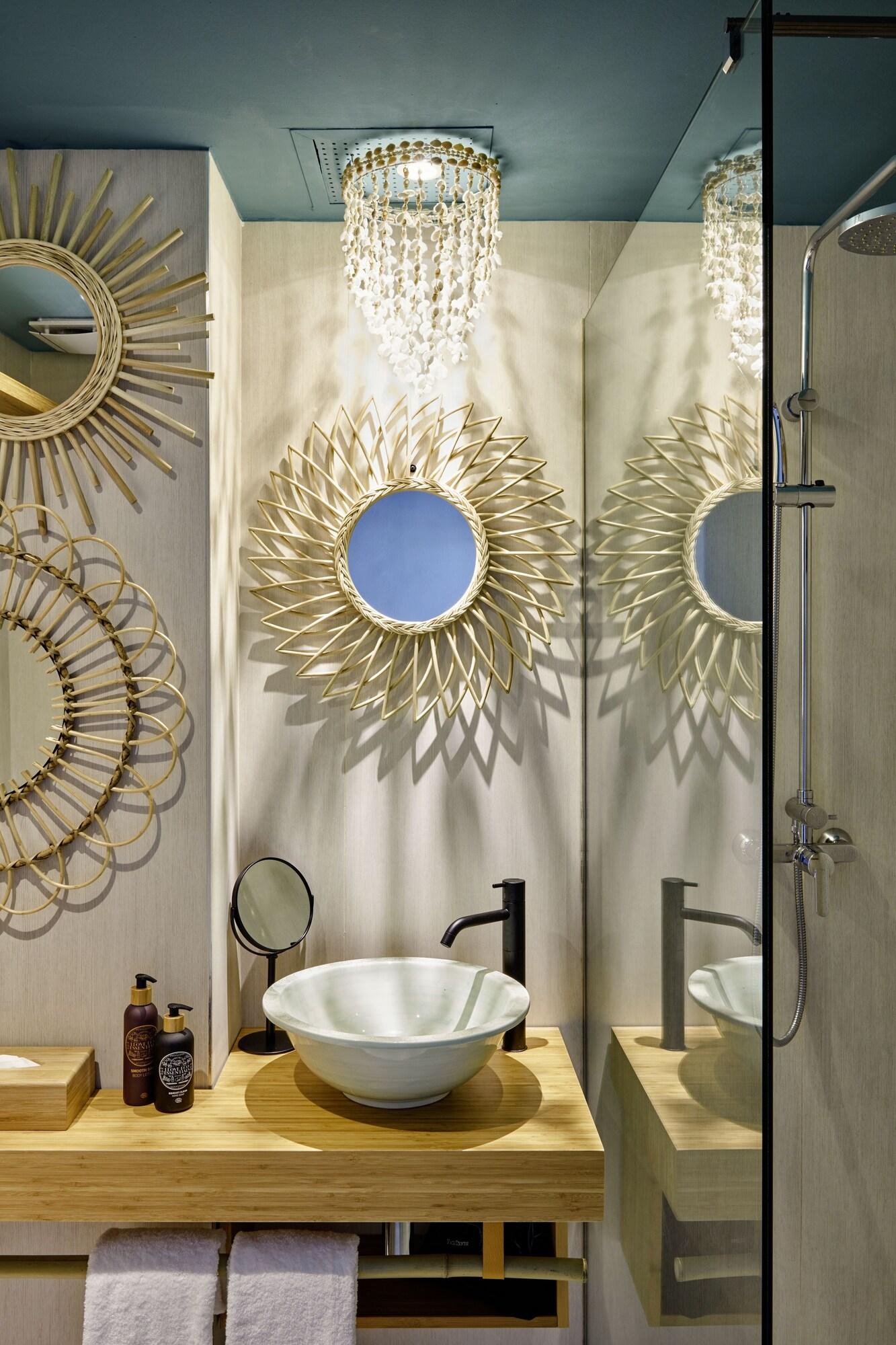 Double Sea View King Bed