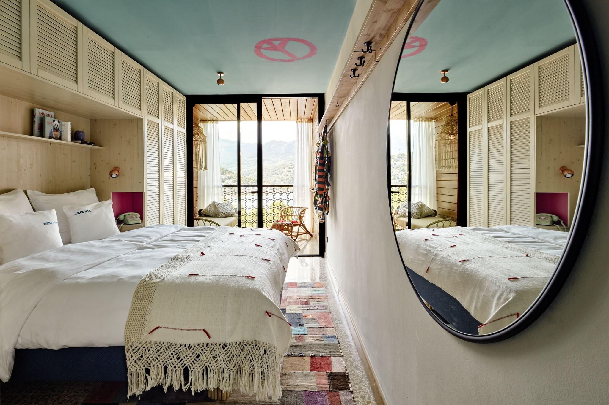 Double Partial Sea View