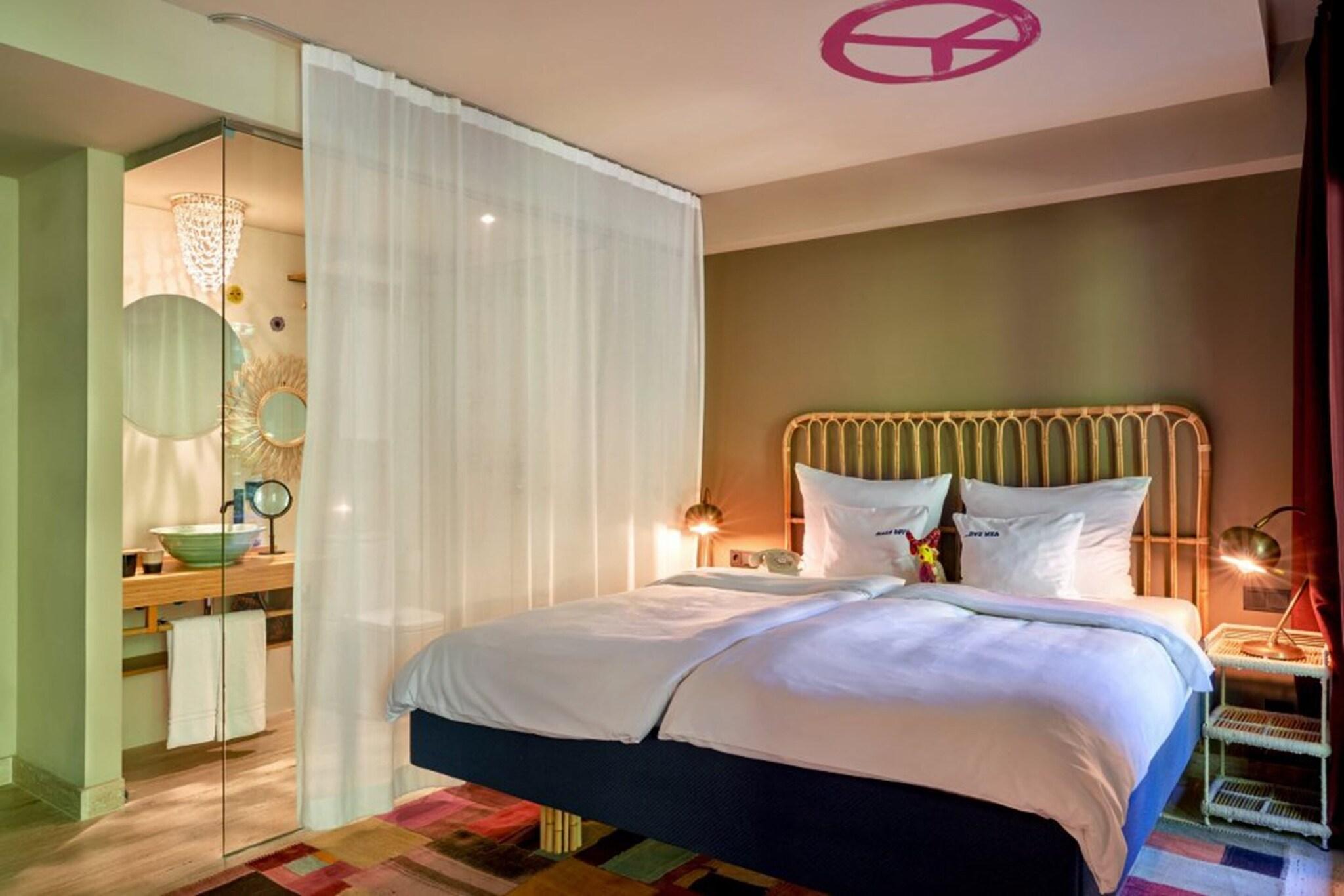 Double Garden View King Bed