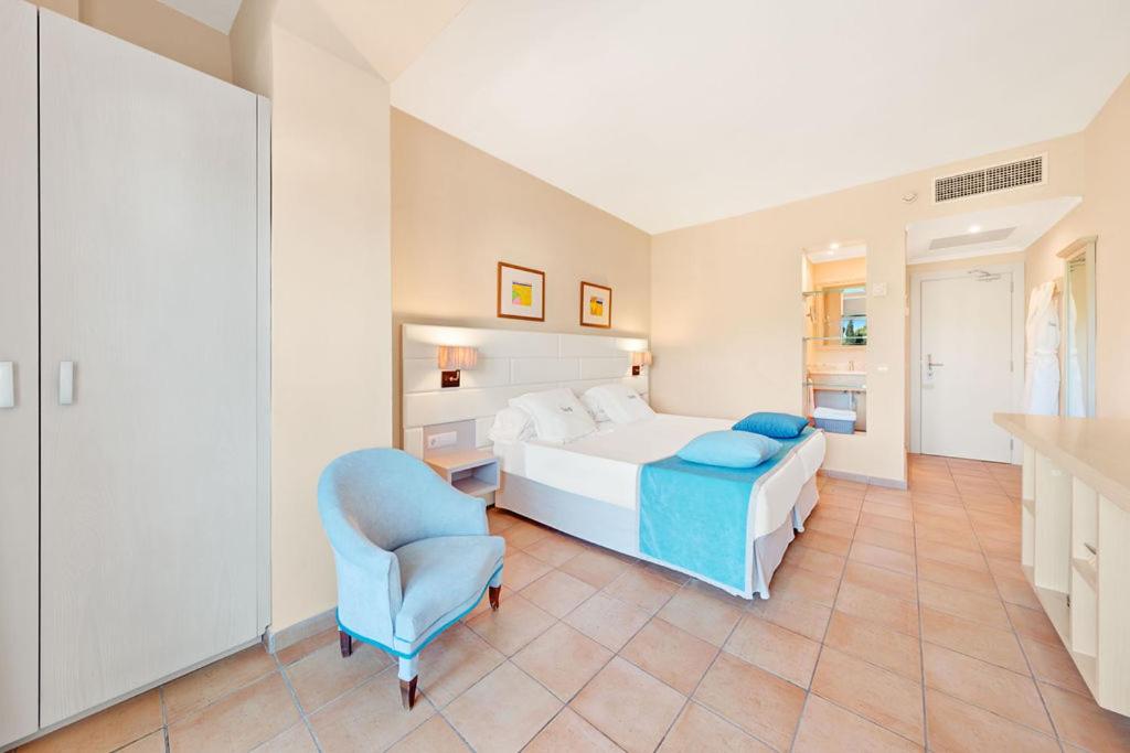 Double or Twin Superior Side Sea View