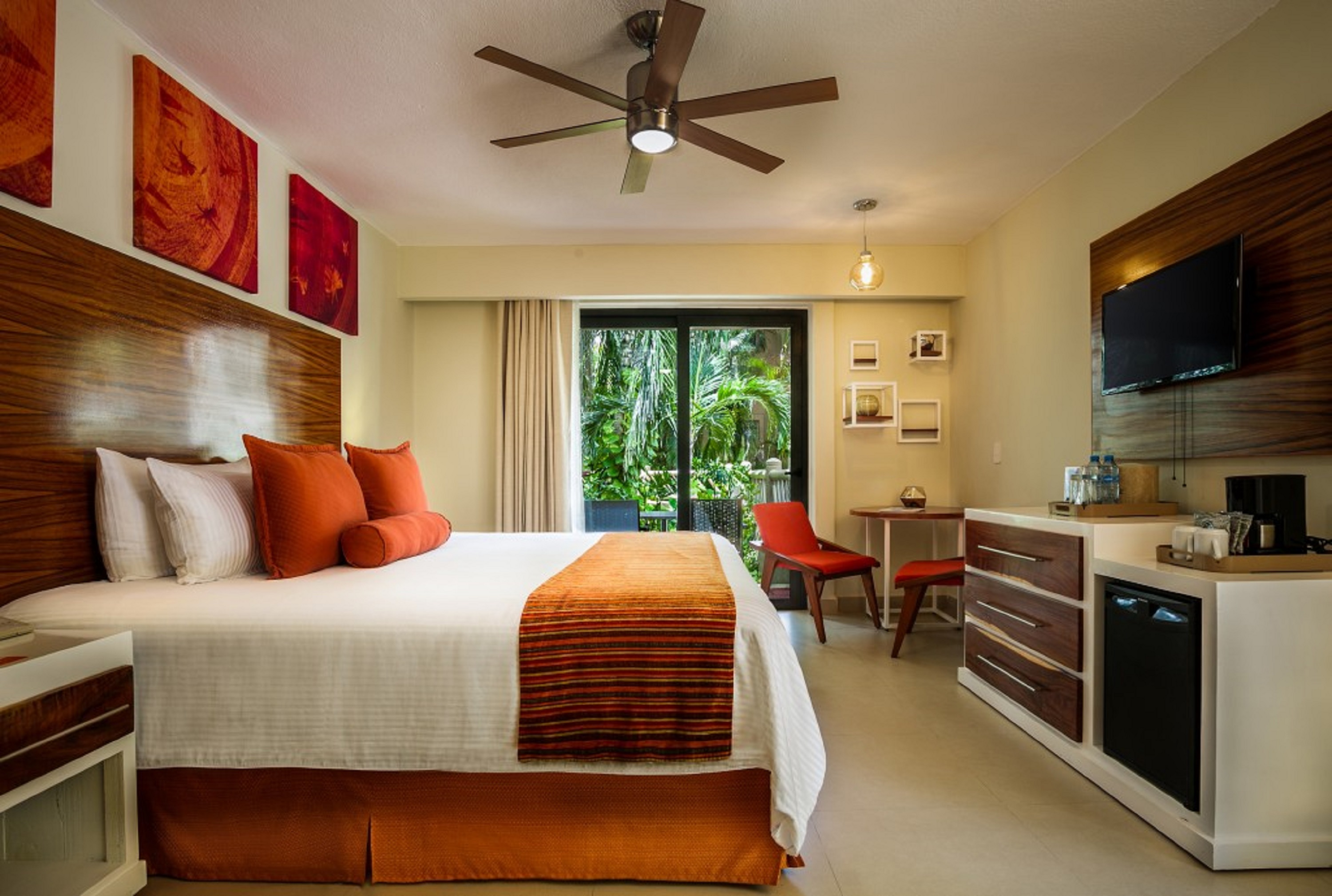 Double Deluxe King Bed