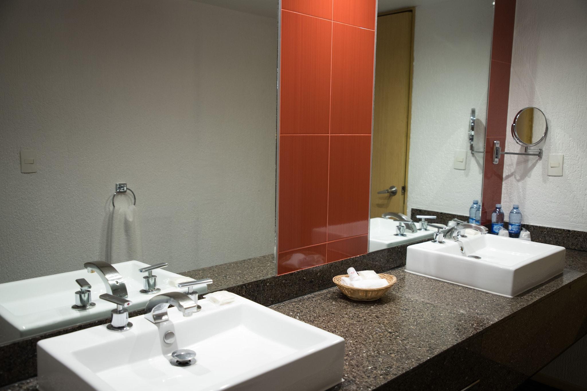 Junior Suite Queen Size Bed