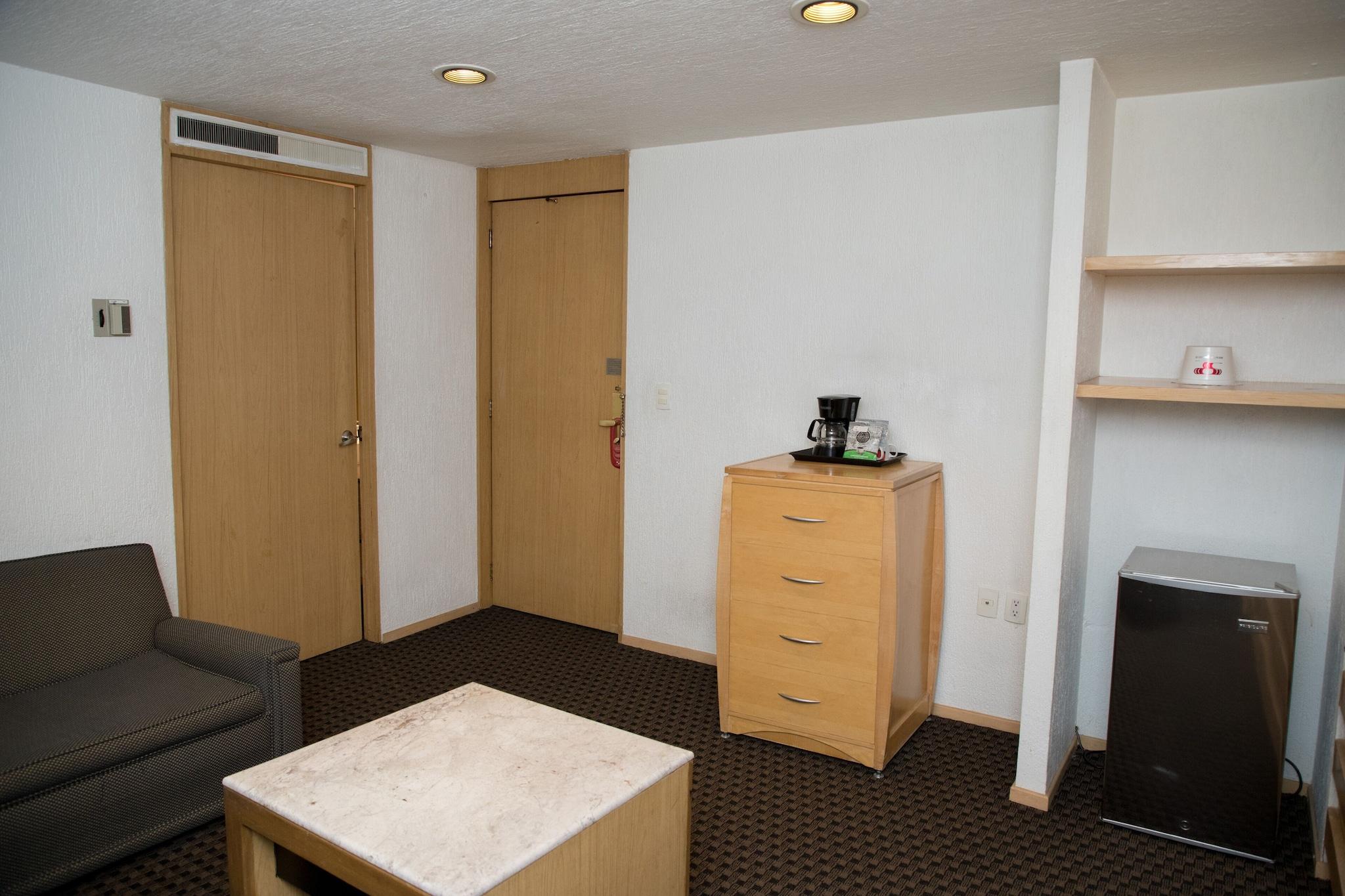 Junior Suite Queen Size Bed