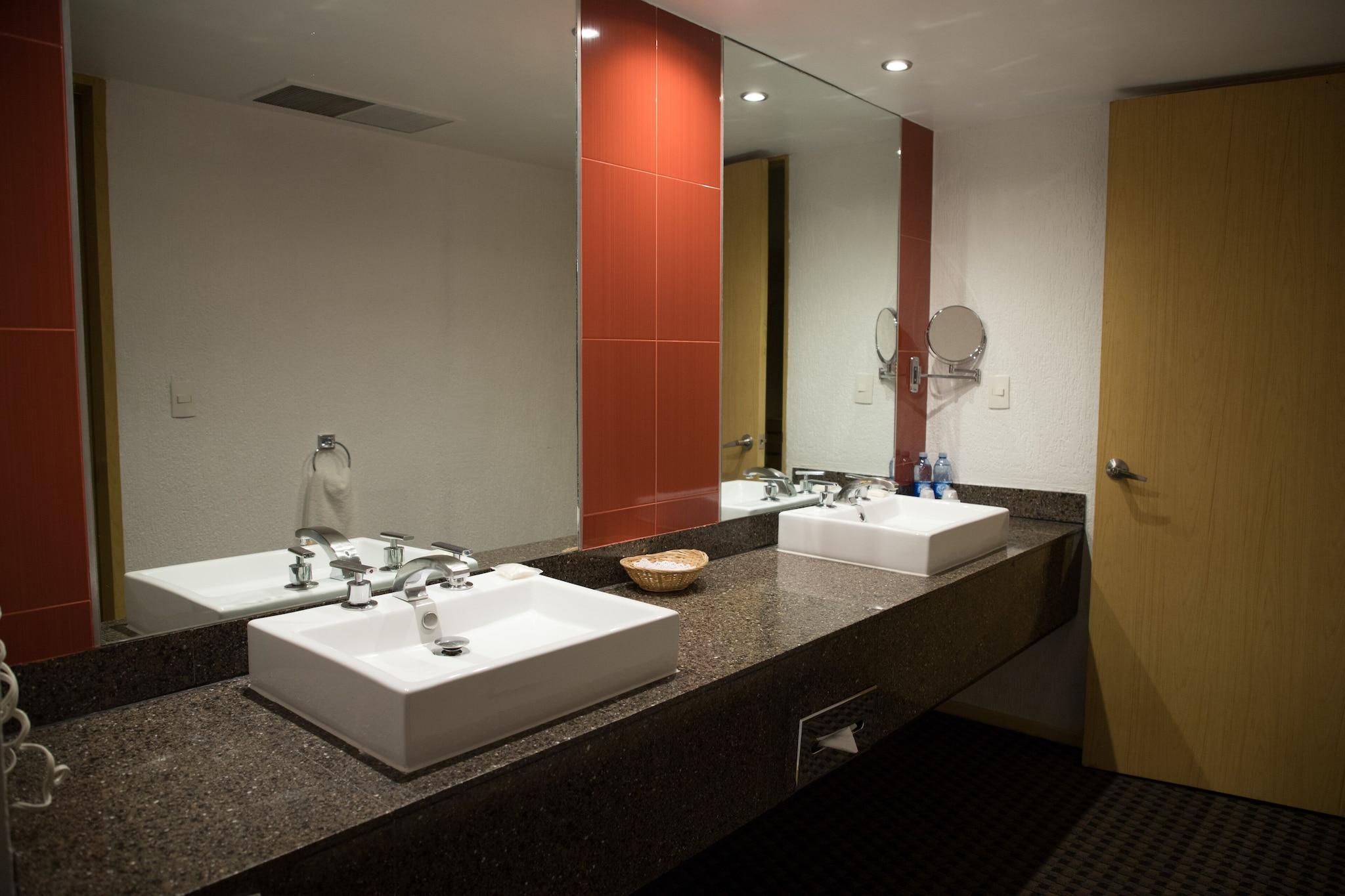 Suite City View Two Queen Beds