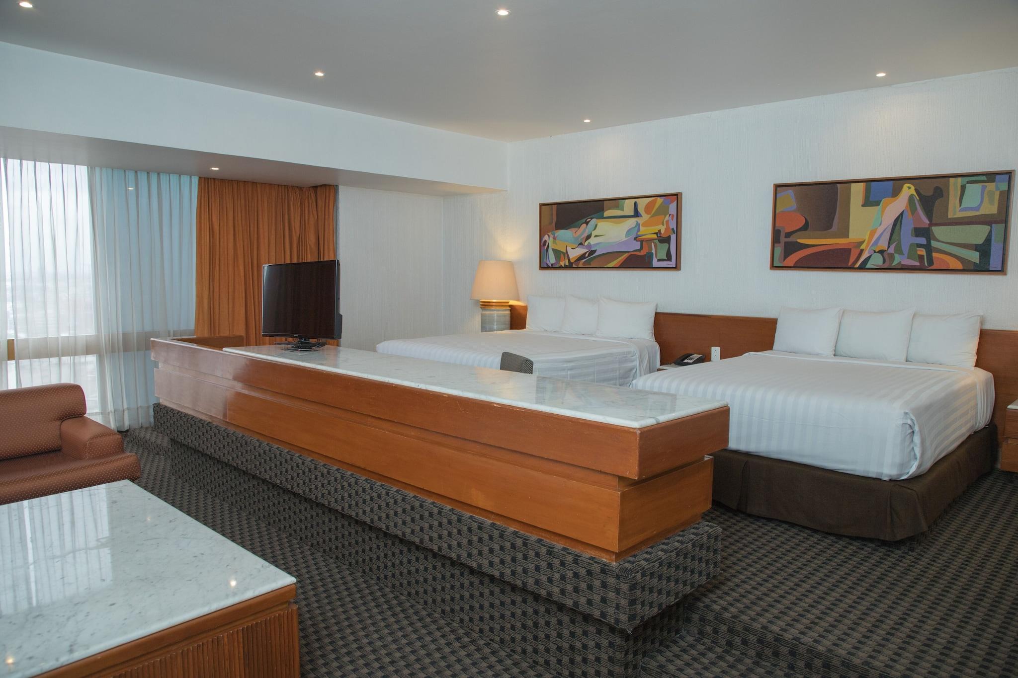 Suite City View Two Queen Beds