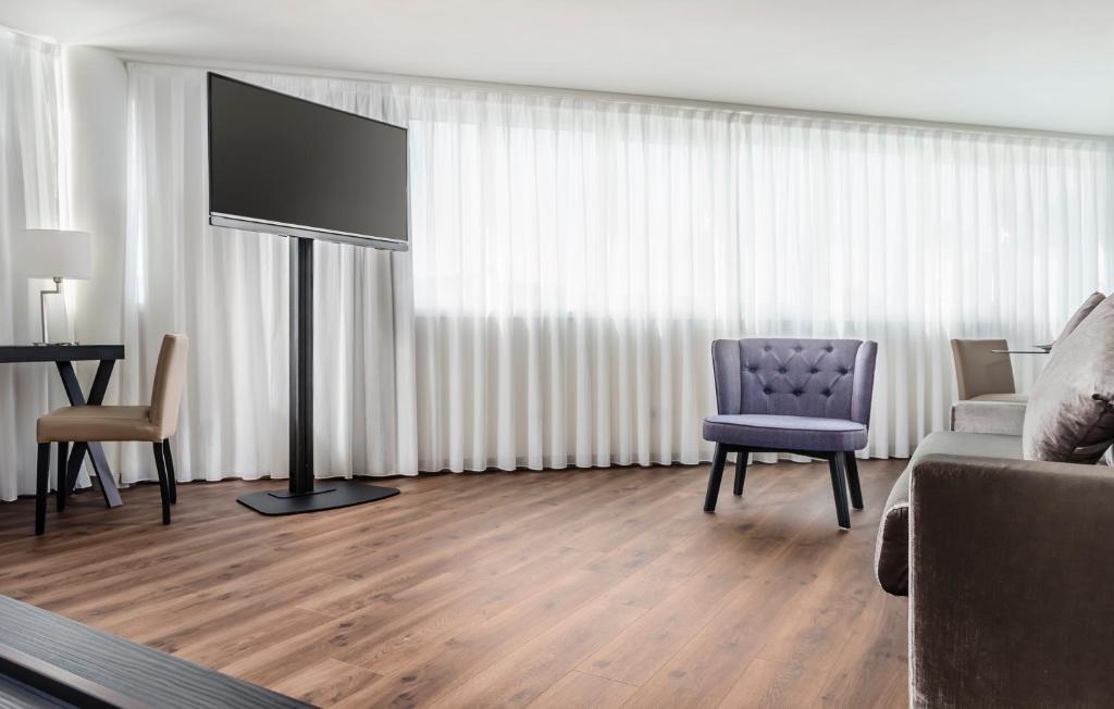 Family Room Capacity 4