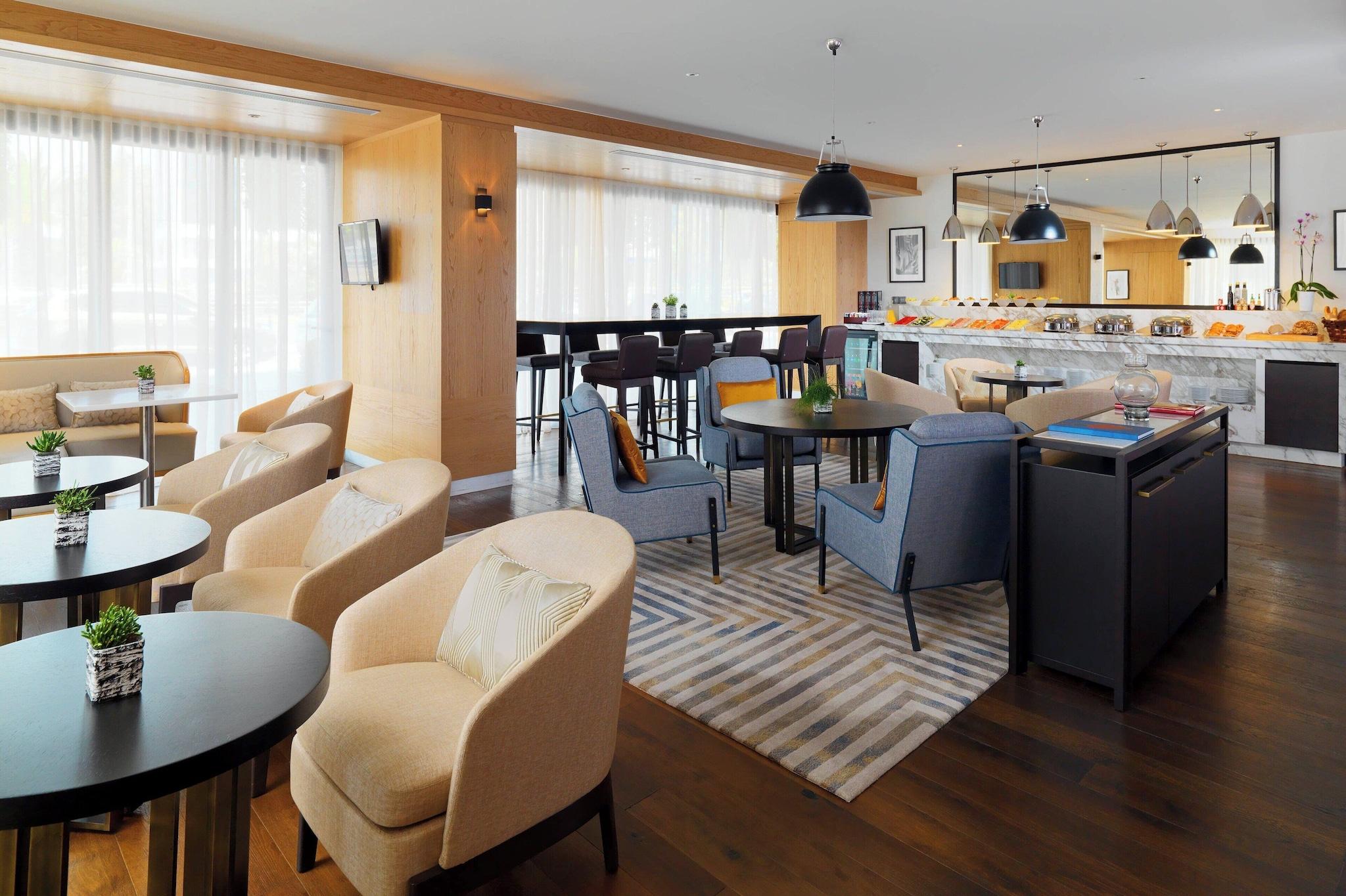 Junior Suite City View King Bed