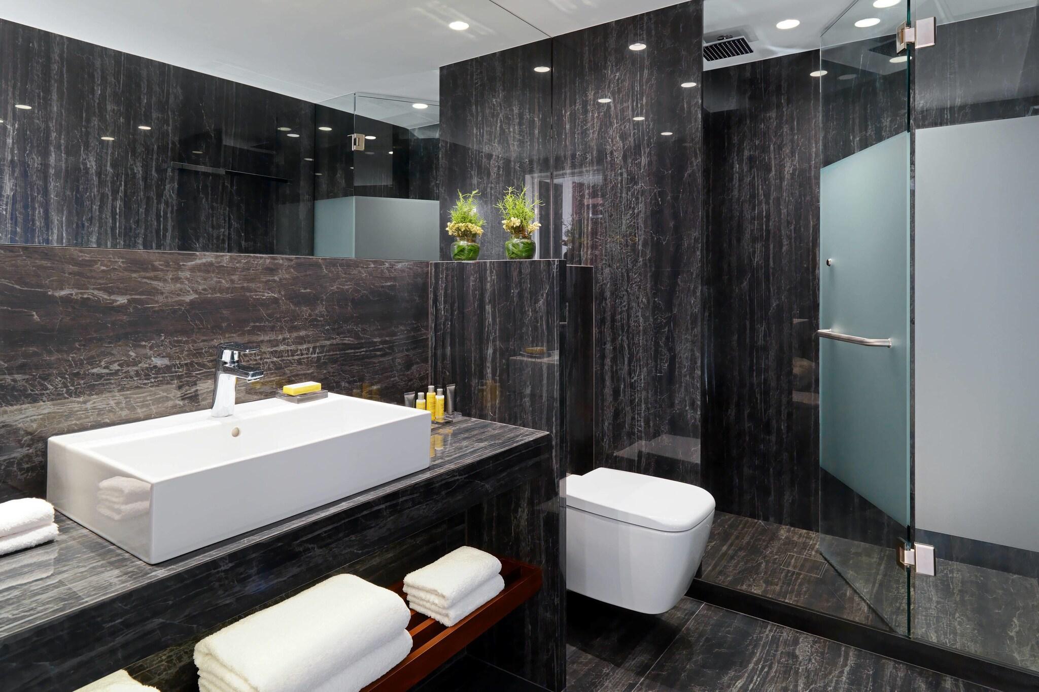 Junior Suite City View King Bed