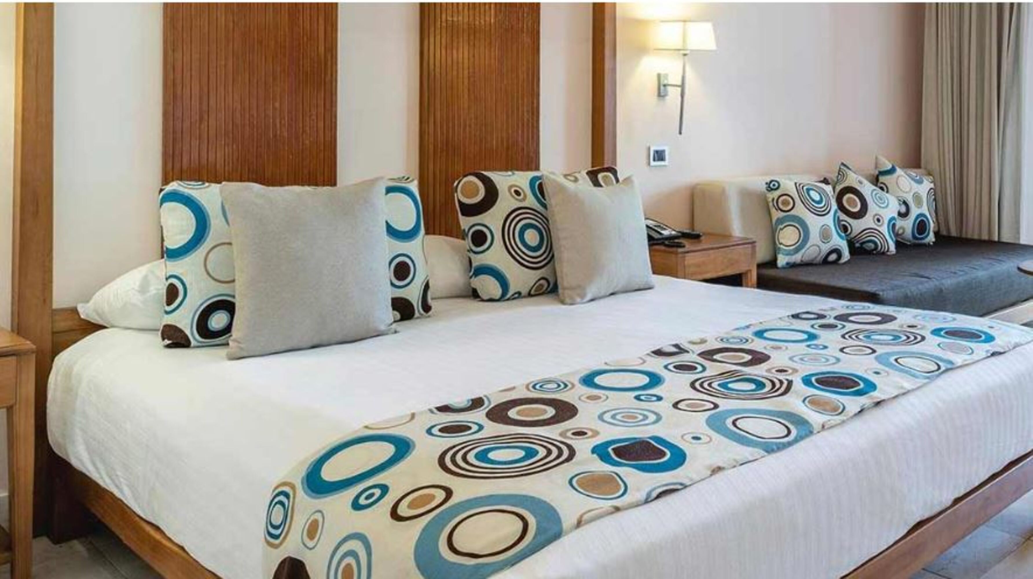 Double Garden View King Bed