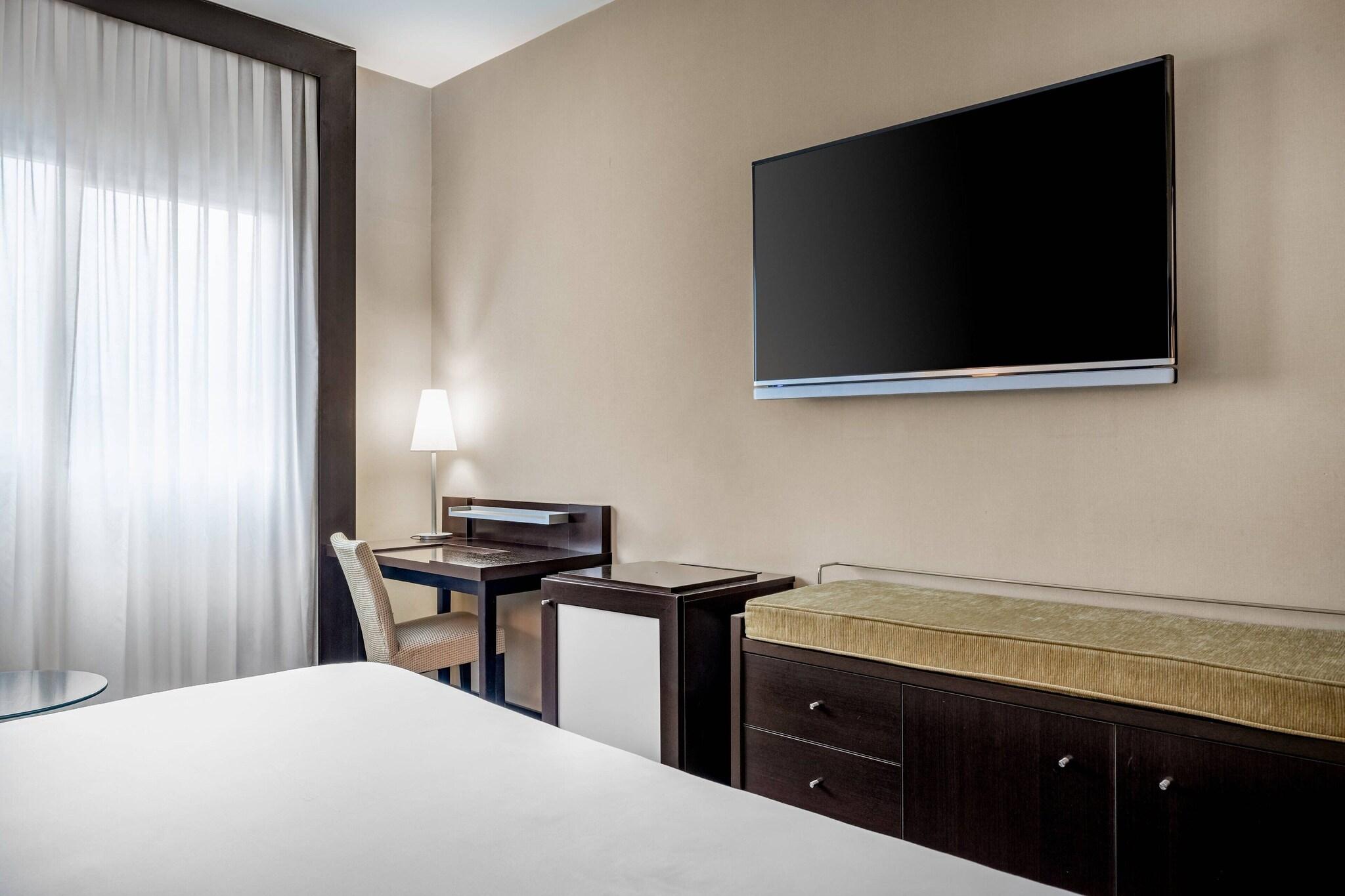 Double Queen Size Bed