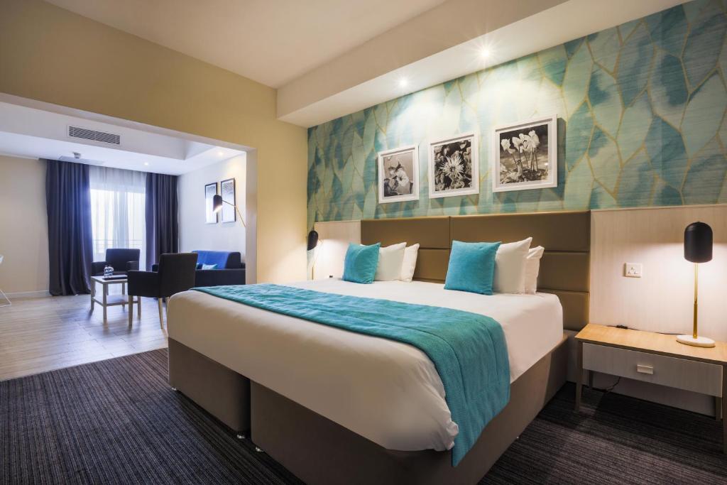 Family Room Land View