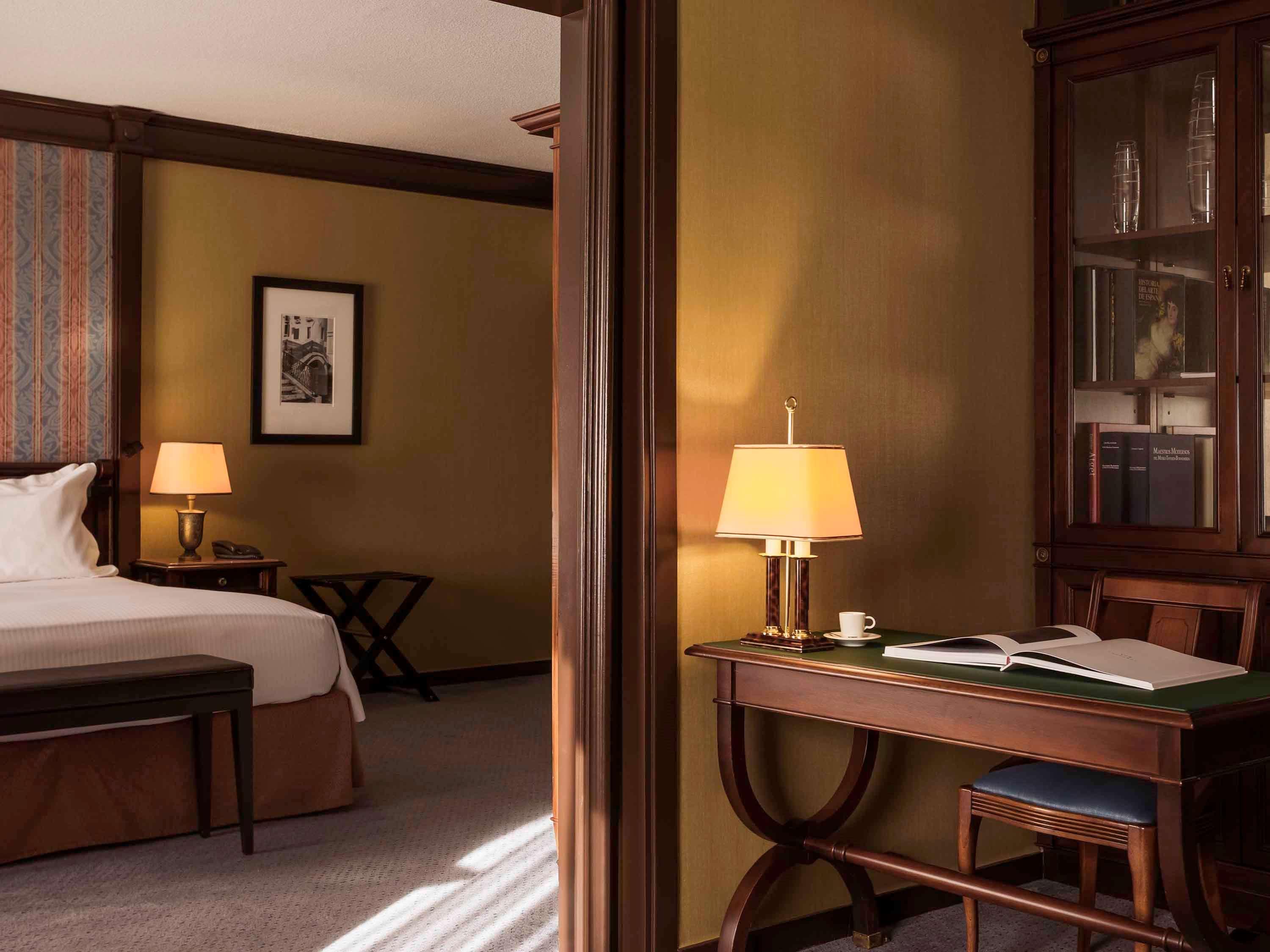 Suite Deluxe King Bed