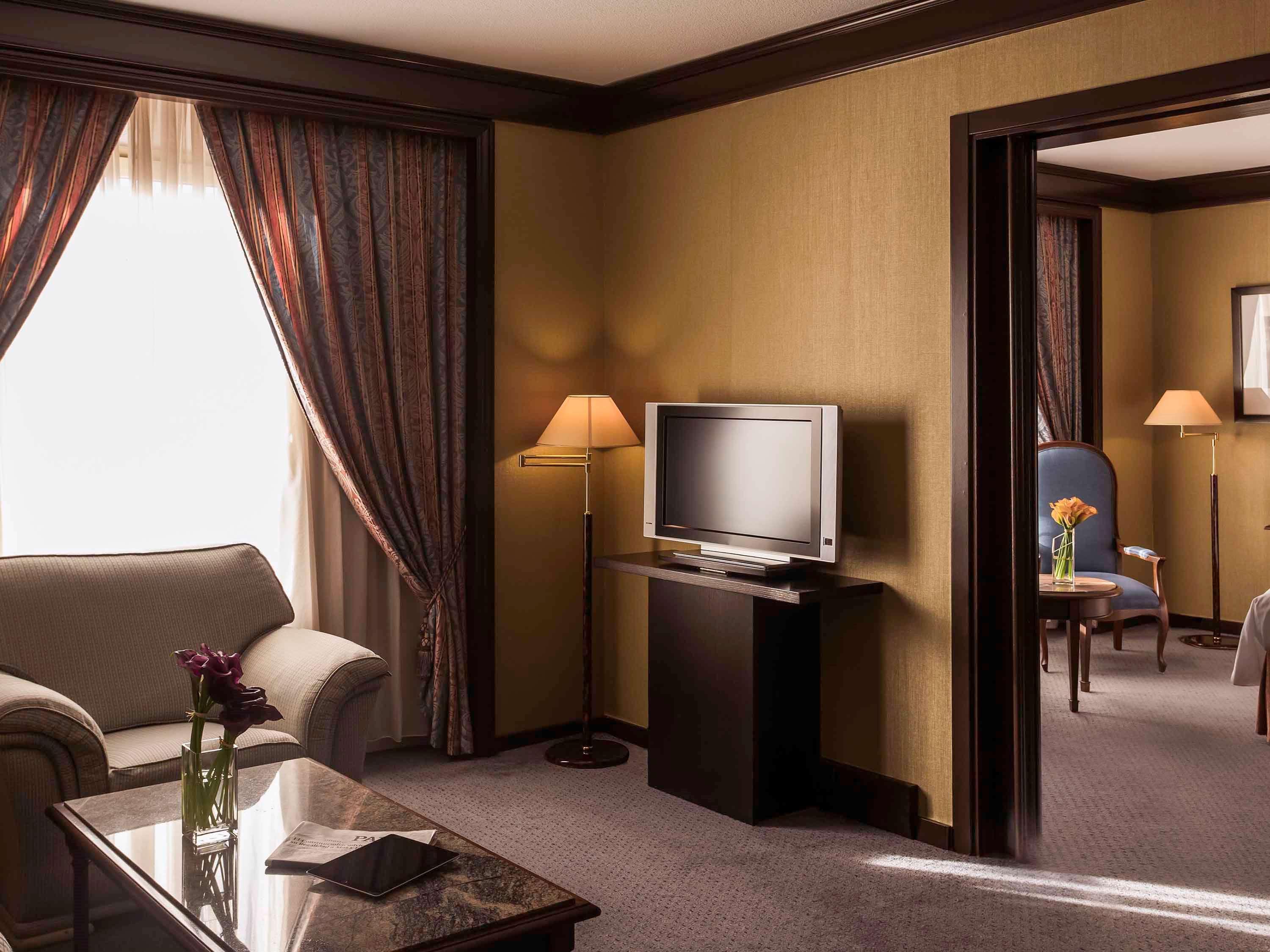 Suite Deluxe King Bed