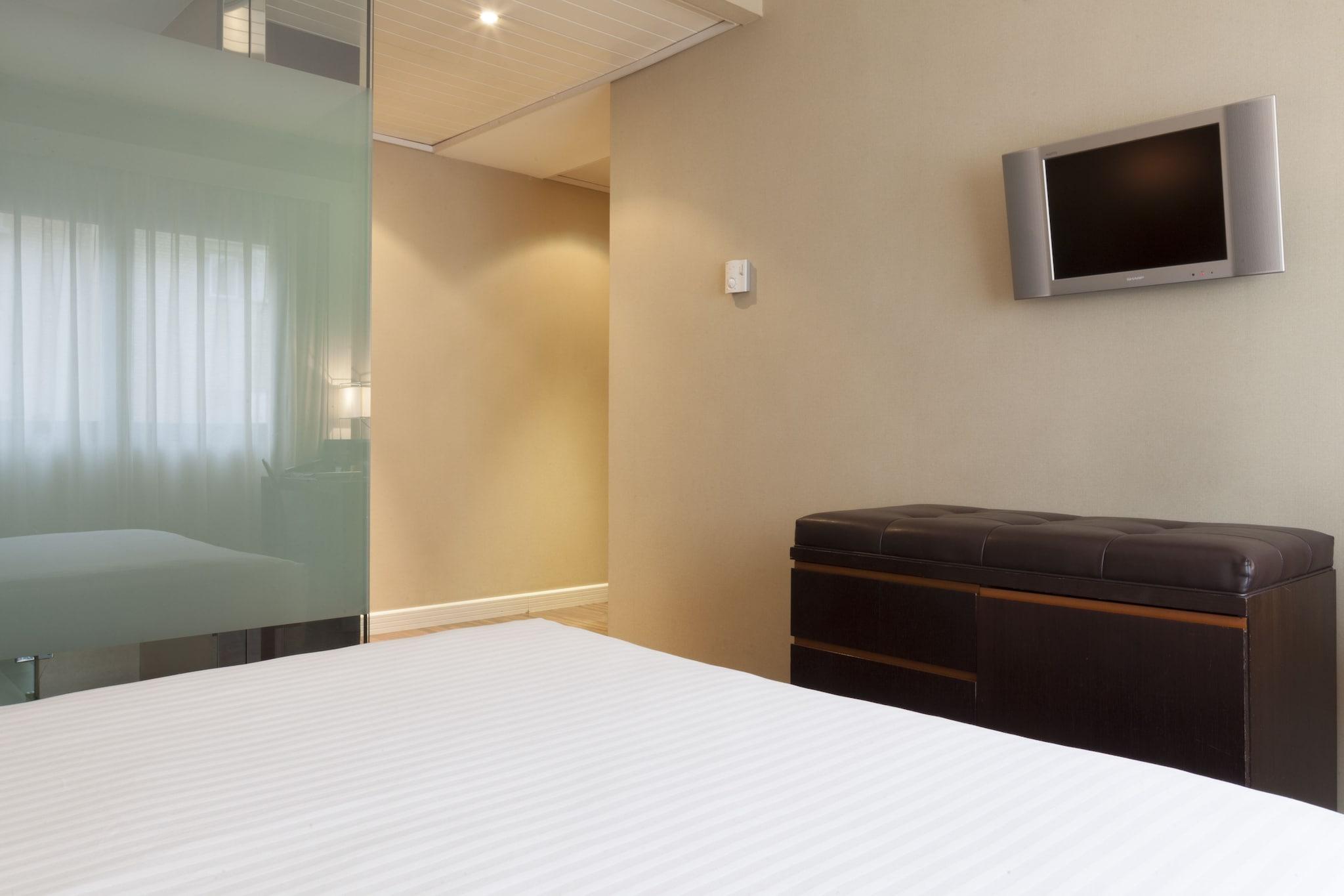 Double Queen Size Bed