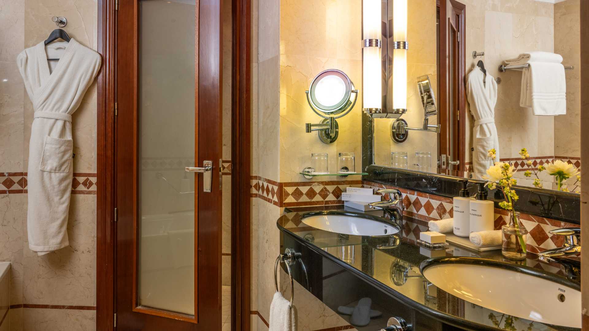 Double Classic Queen Bed