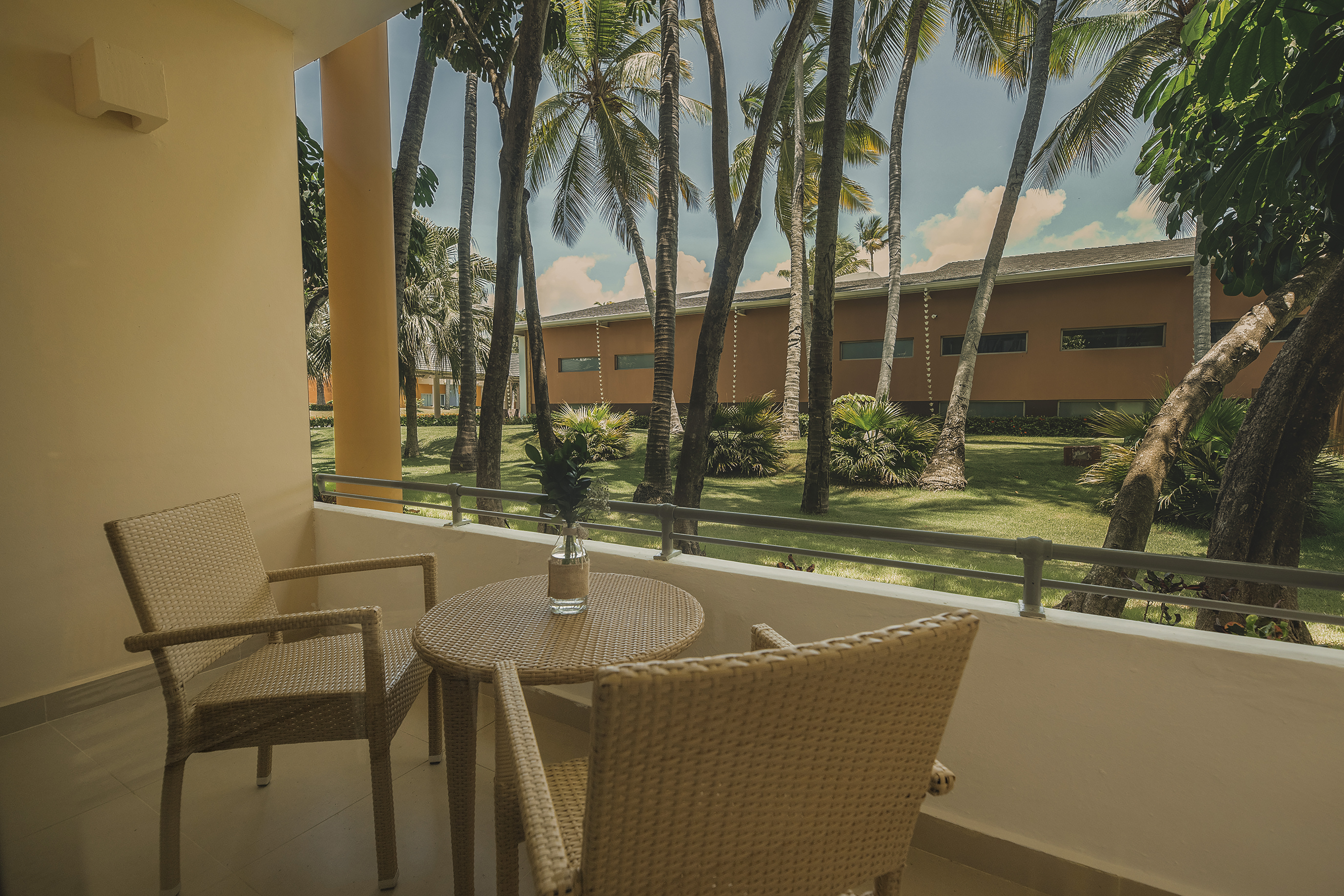 Double Garden View King Bed