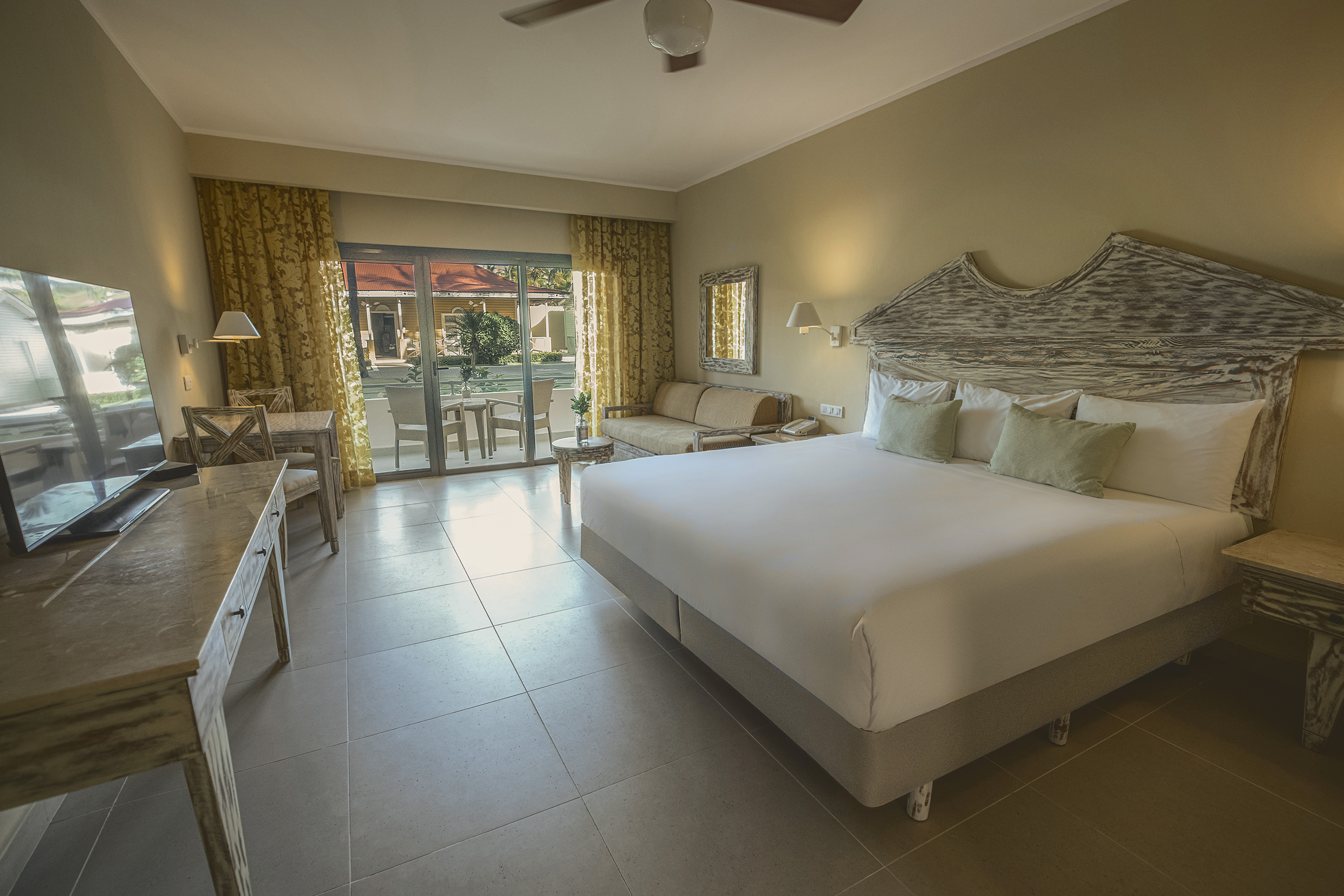 Double Garden View King Bed