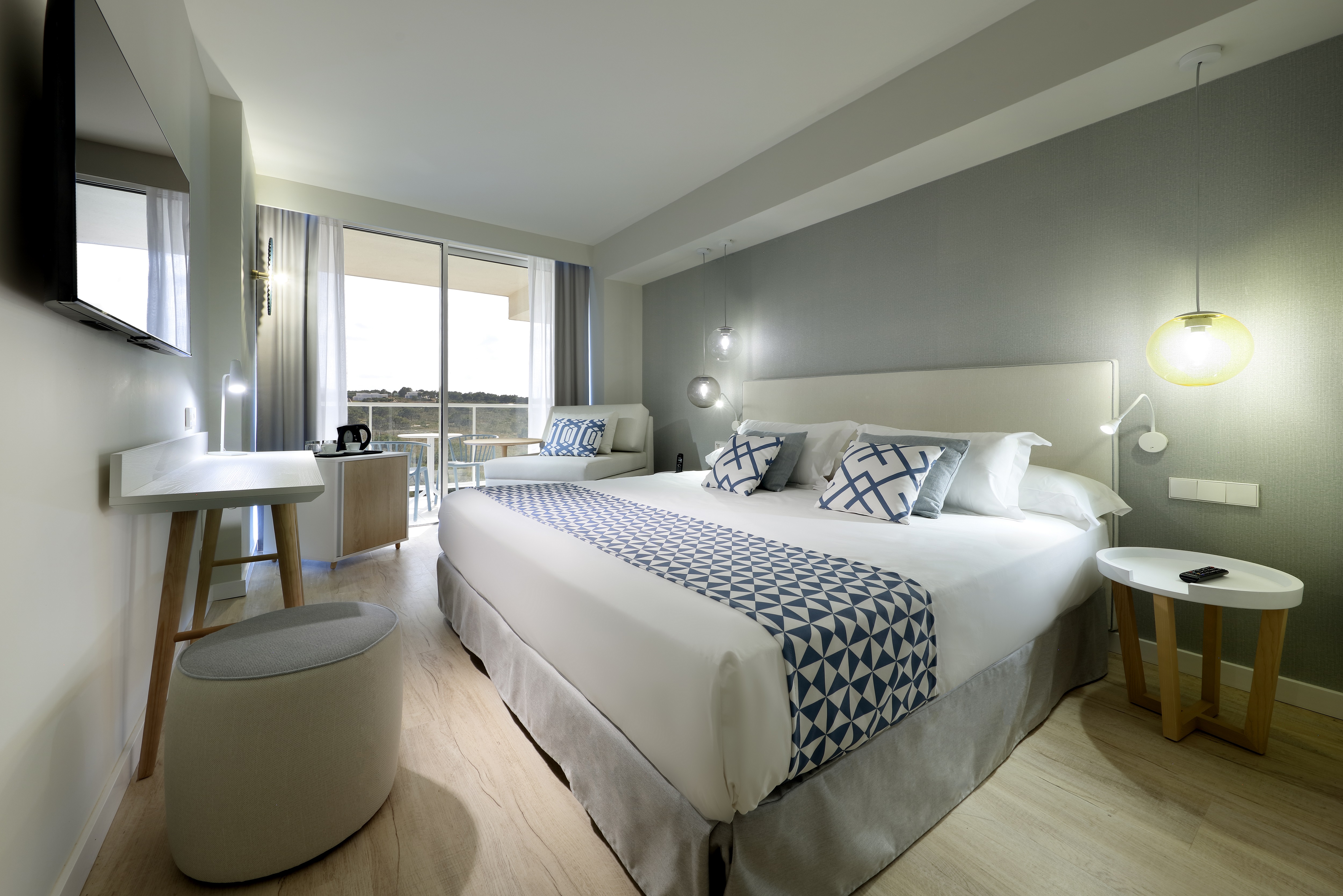 Double Connecting Room