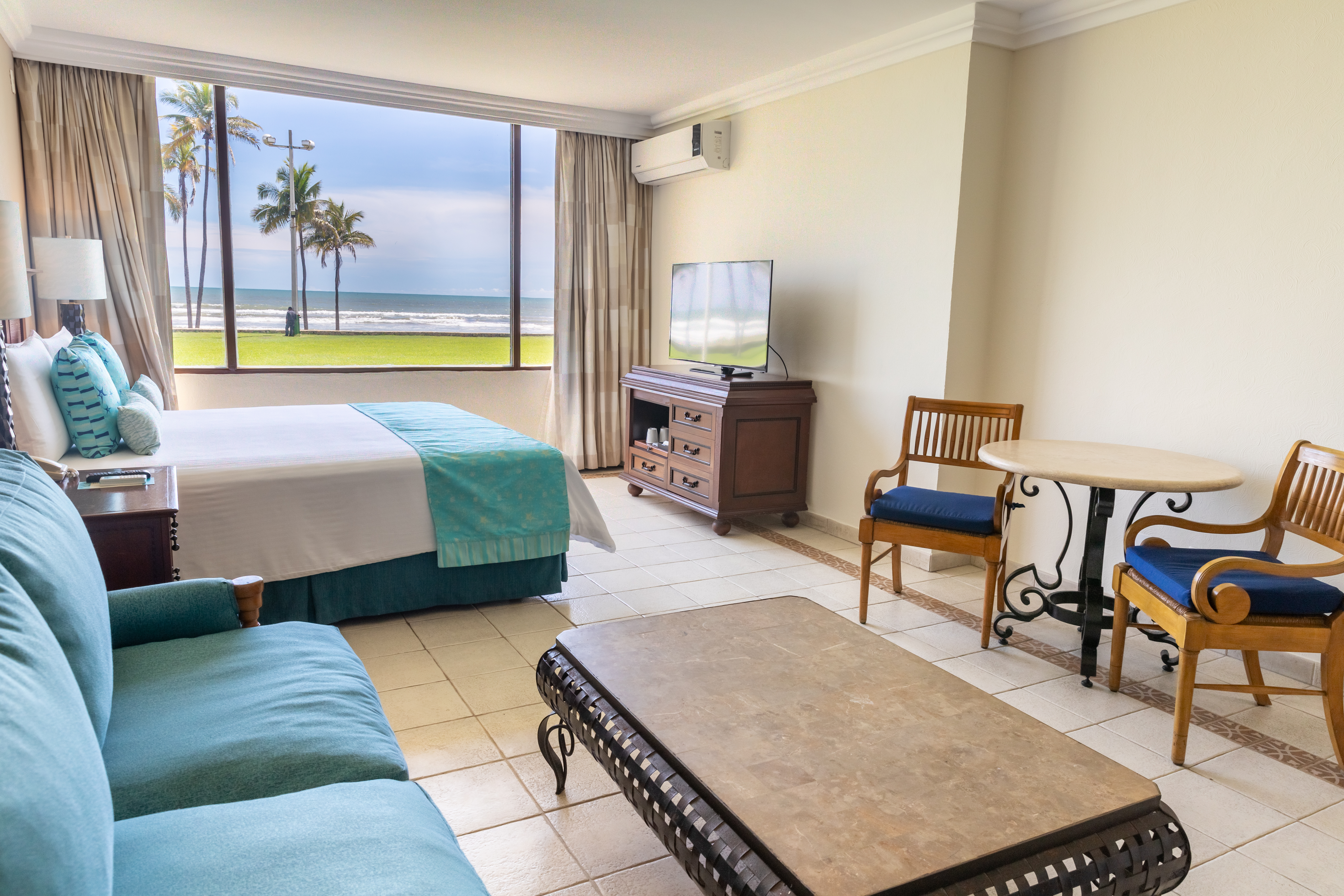 Junior Suite Ocean View King Bed
