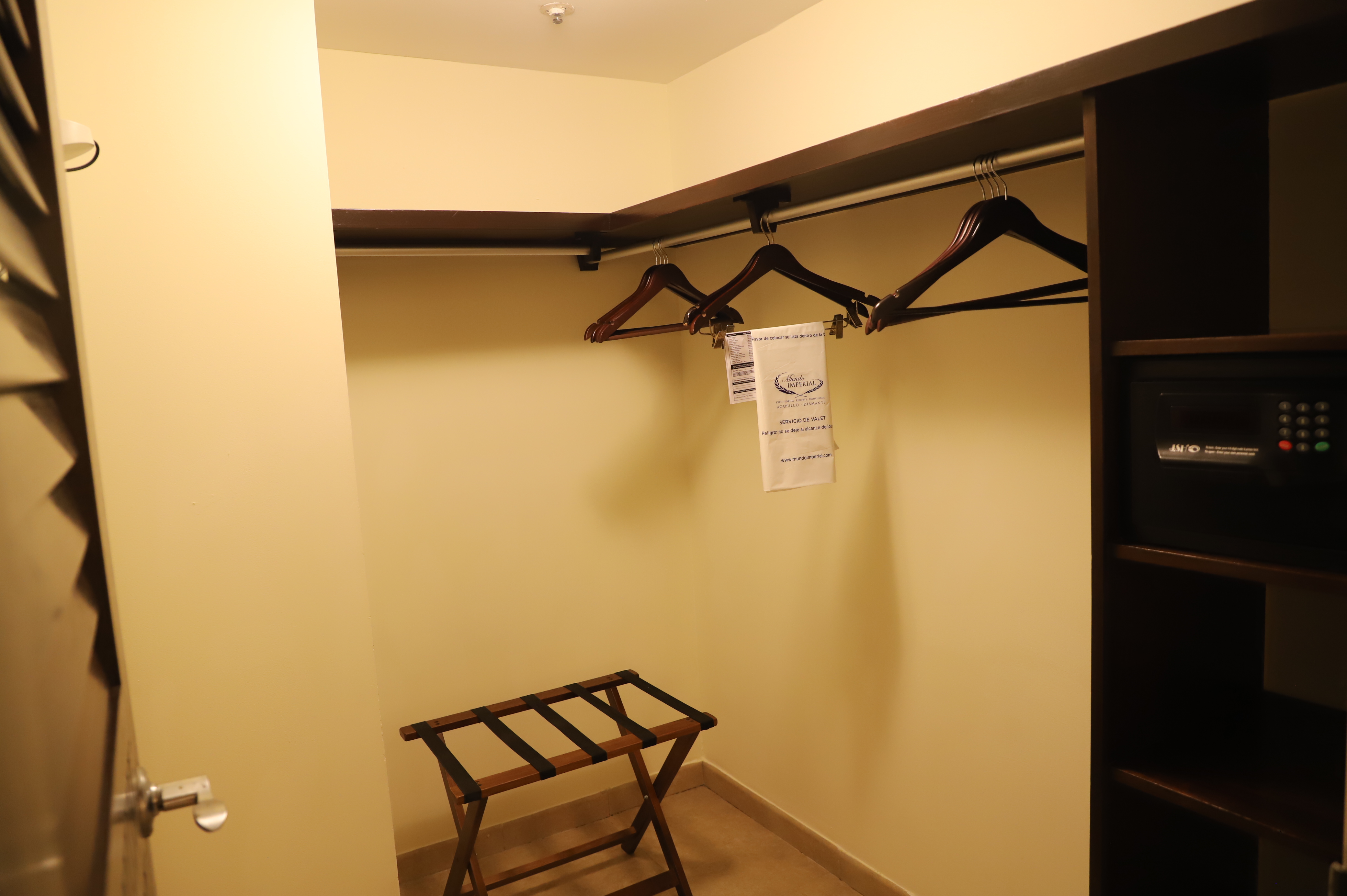 Double Deluxe One Bed