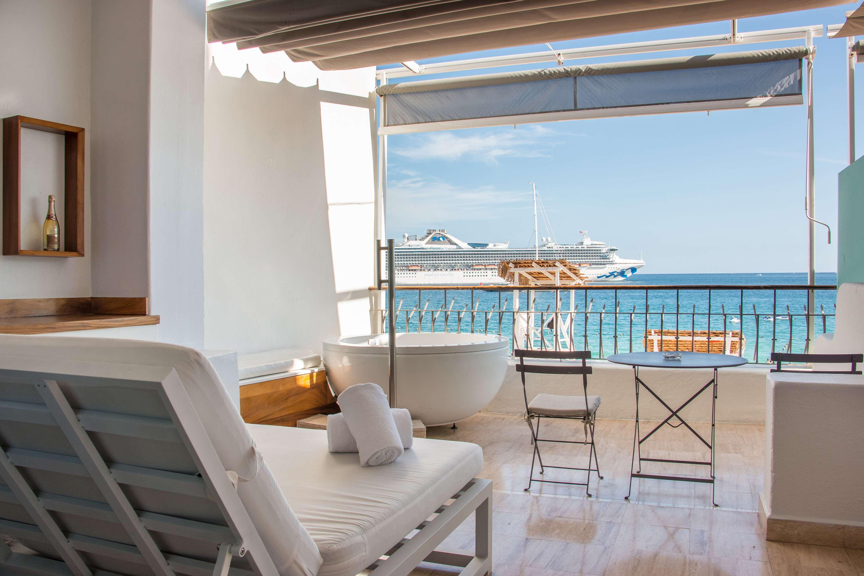 Junior Suite Beach Front