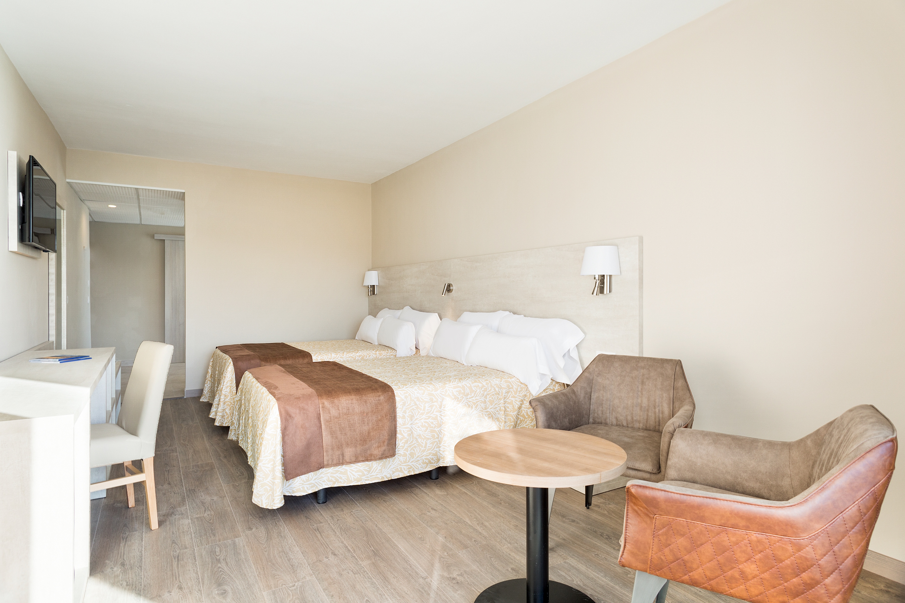 Double or Twin Capacity 4