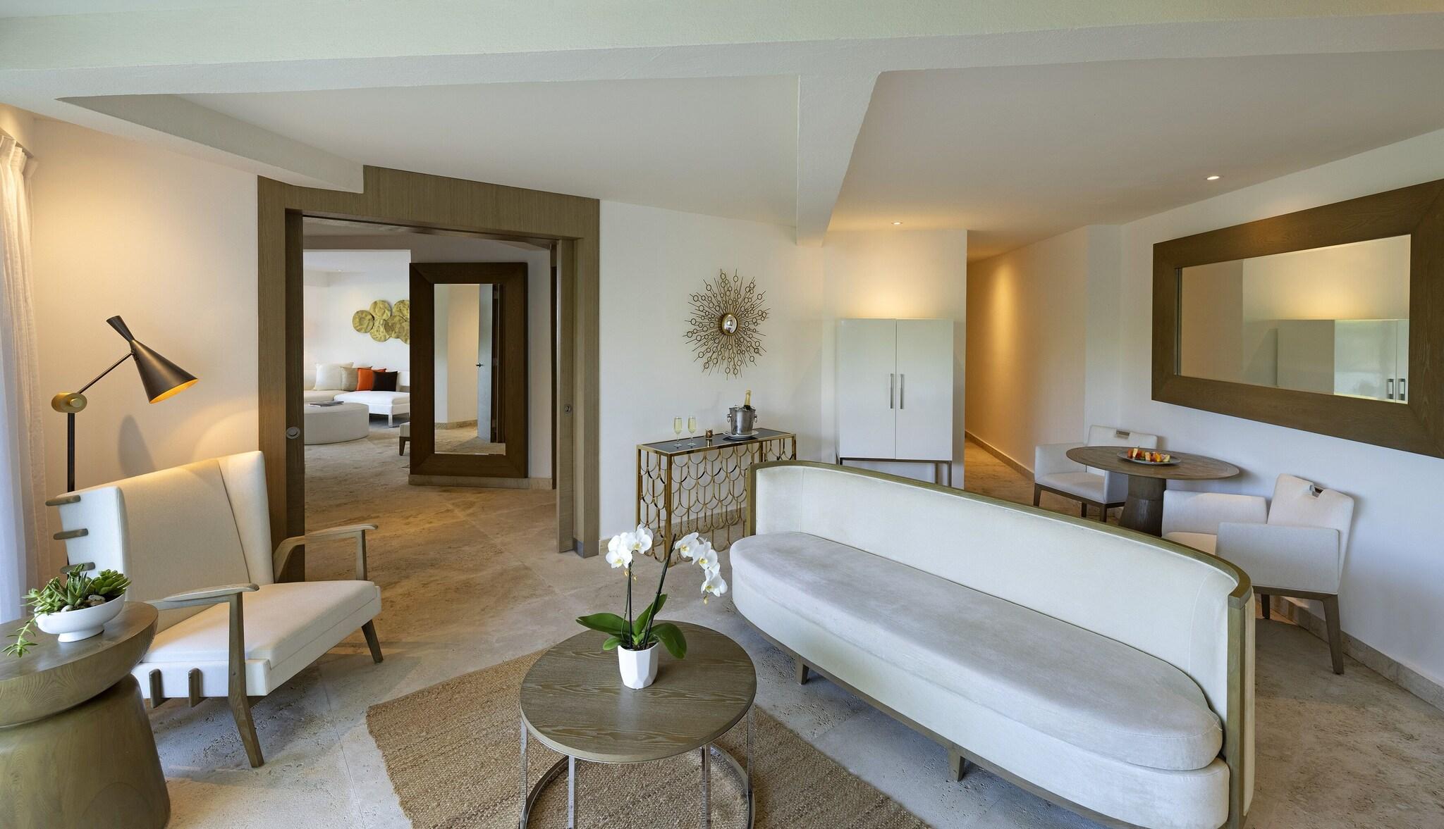 Suite Ocean Front King Bed