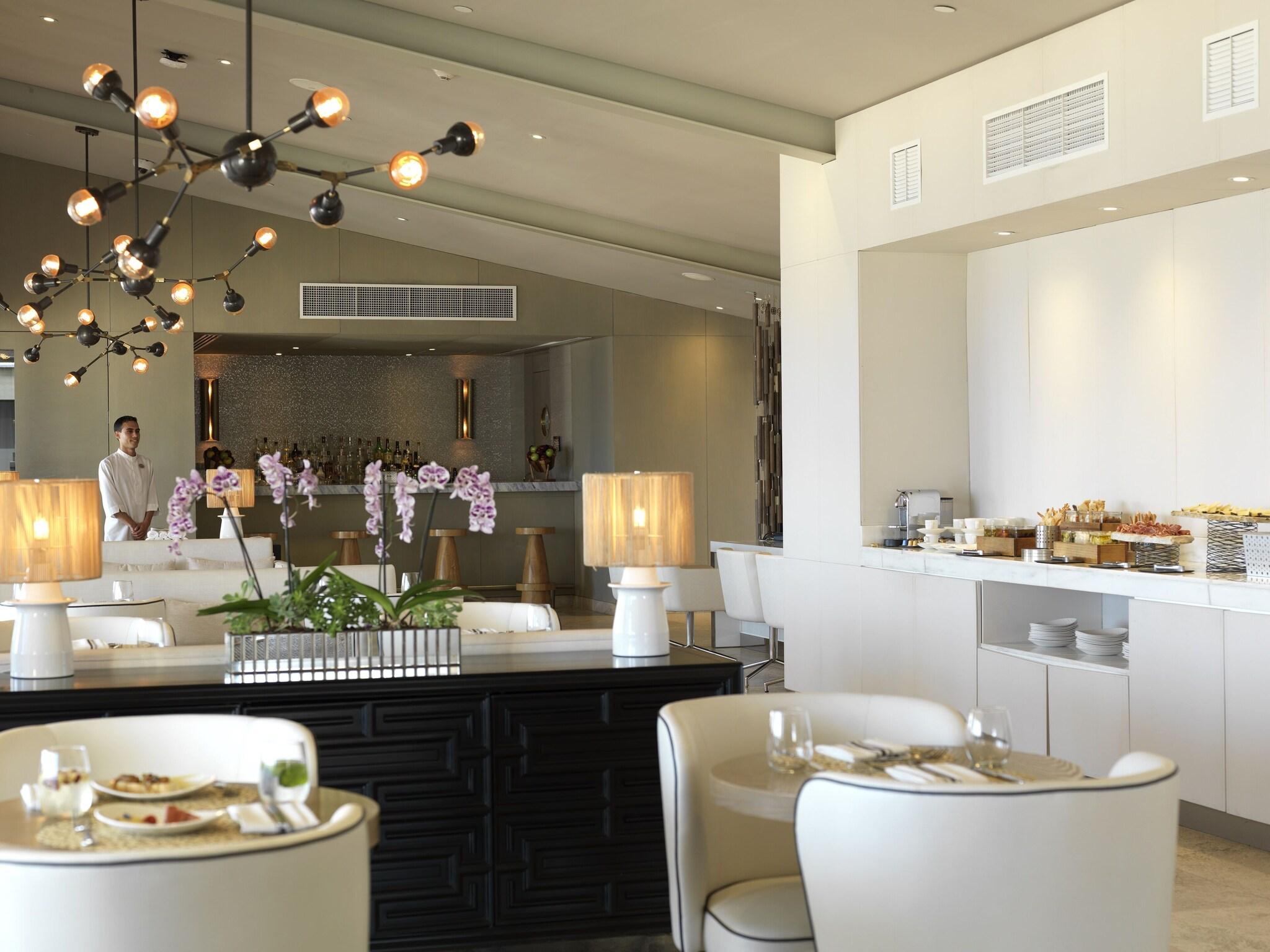 Suite Ocean Front King Bed