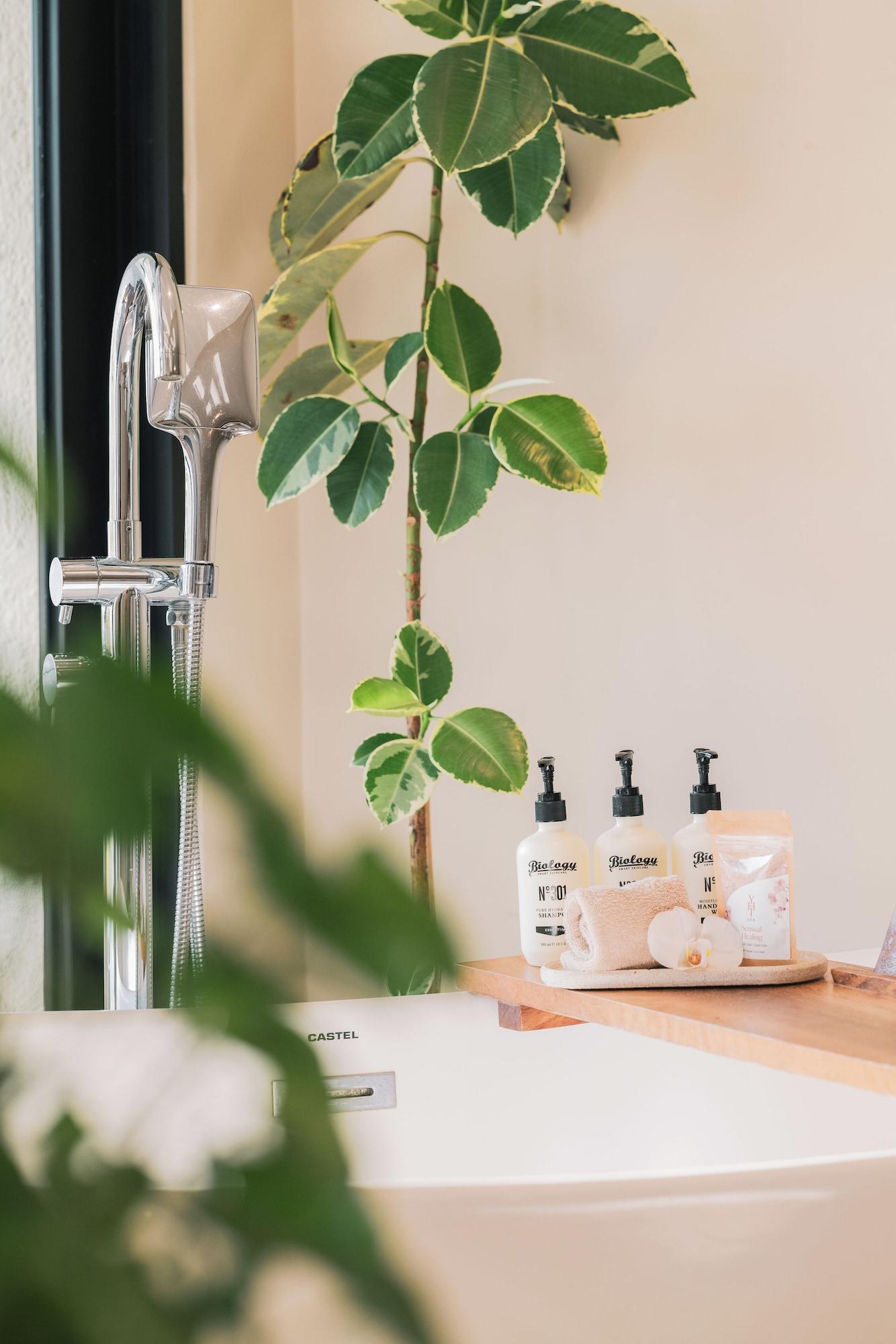 Suite Ocean Front King Bed