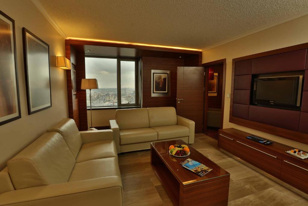 Suite Two Bedrooms