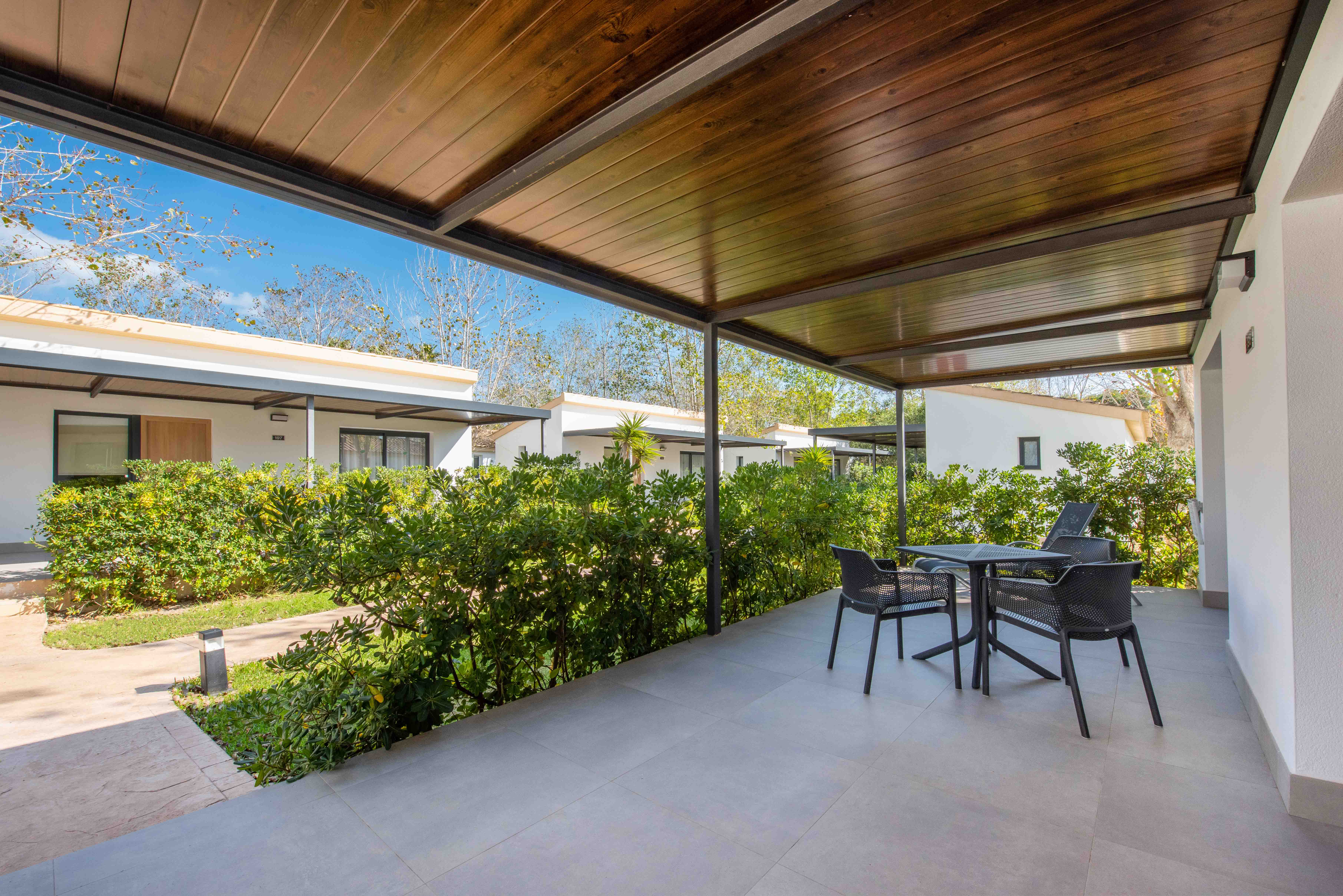 Bungalow Garden View