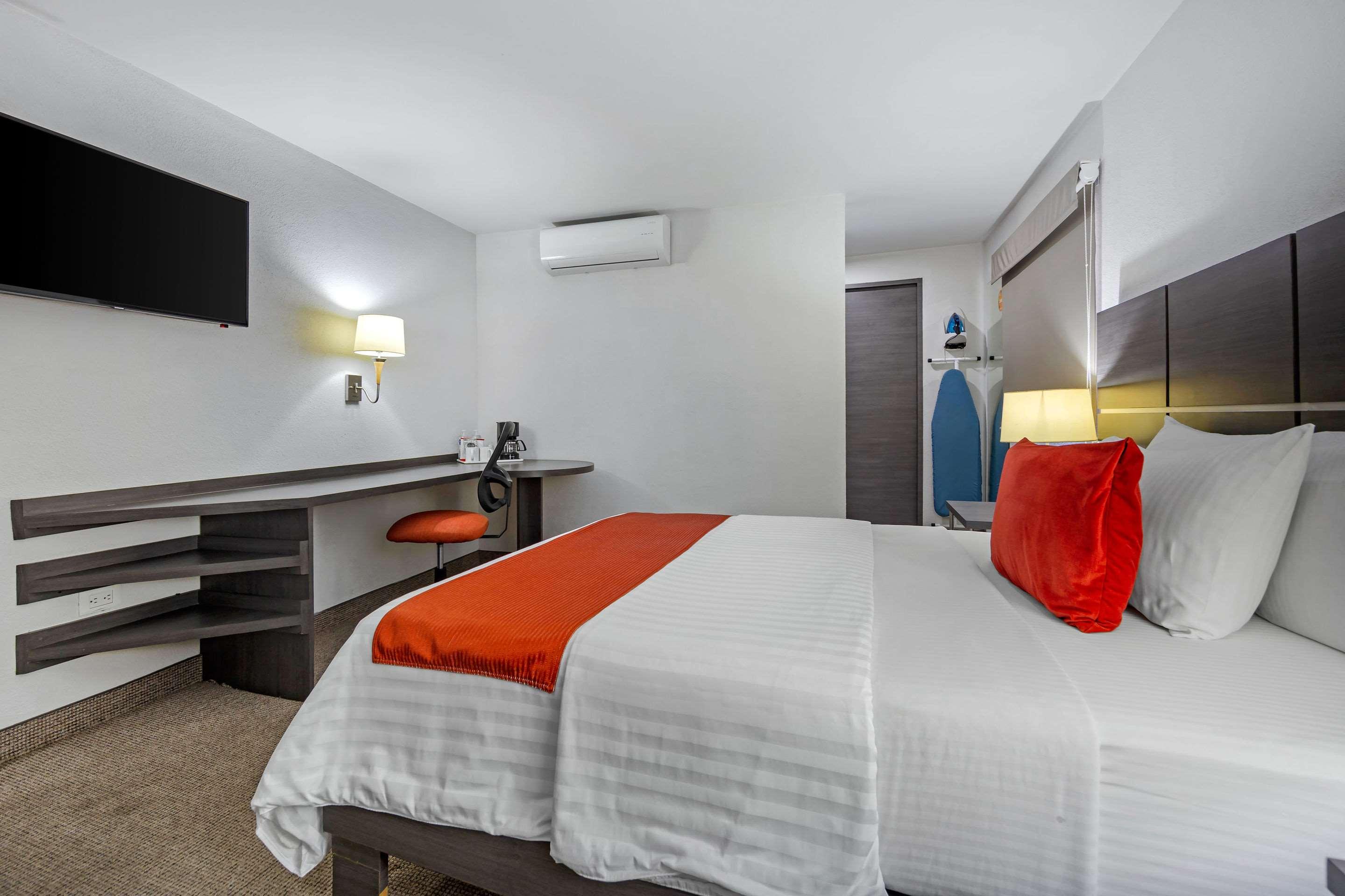 Double Queen Bed Non Smoking