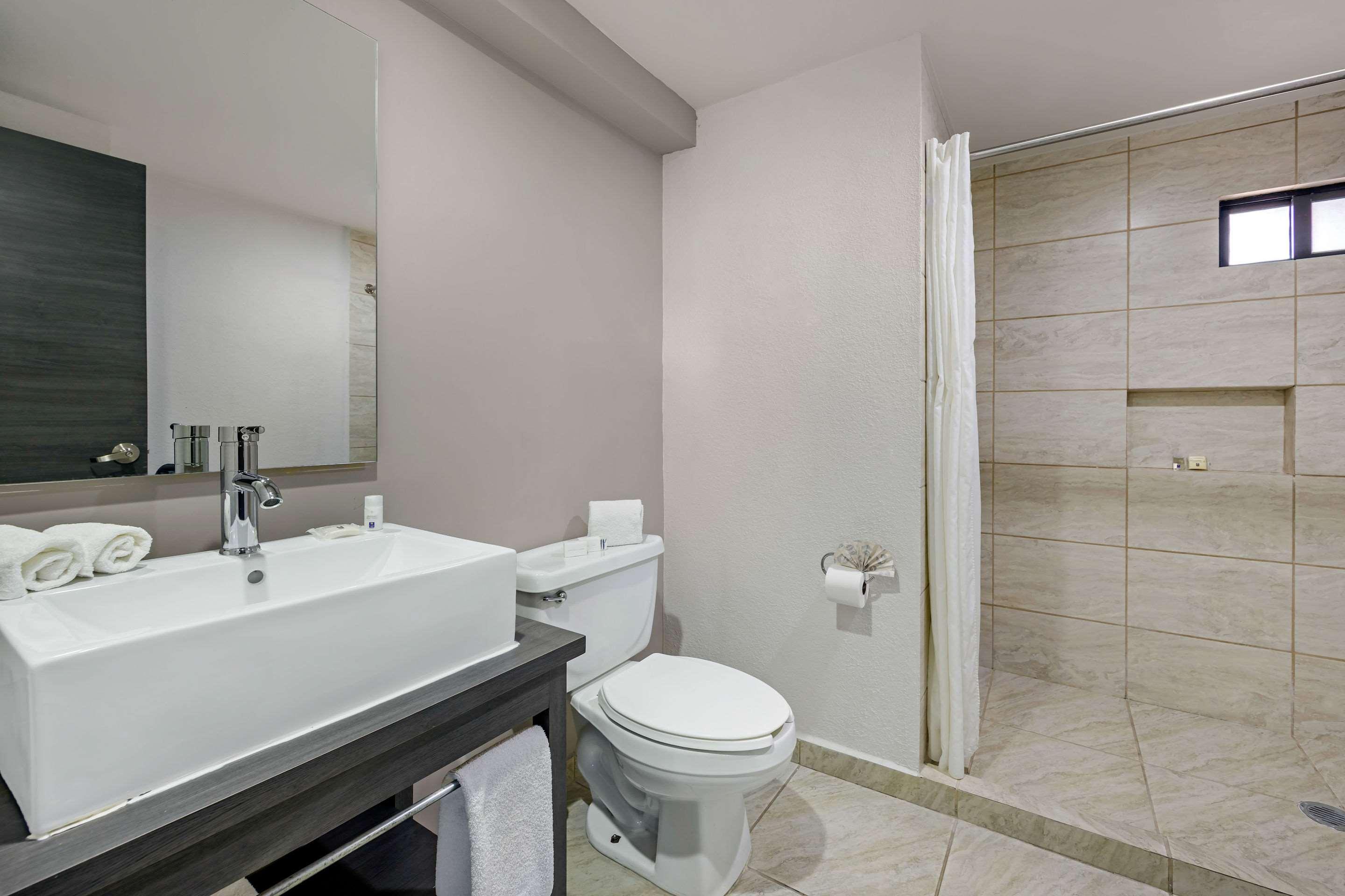 Double Queen Bed Non Smoking