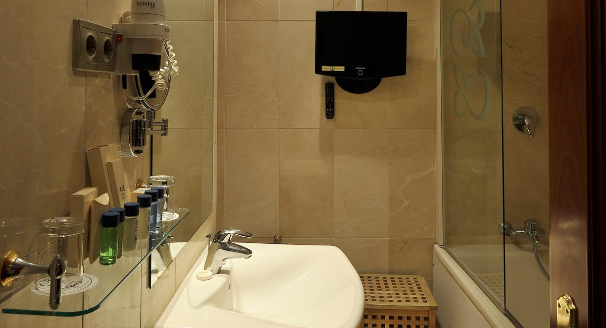 Double or Twin Deluxe