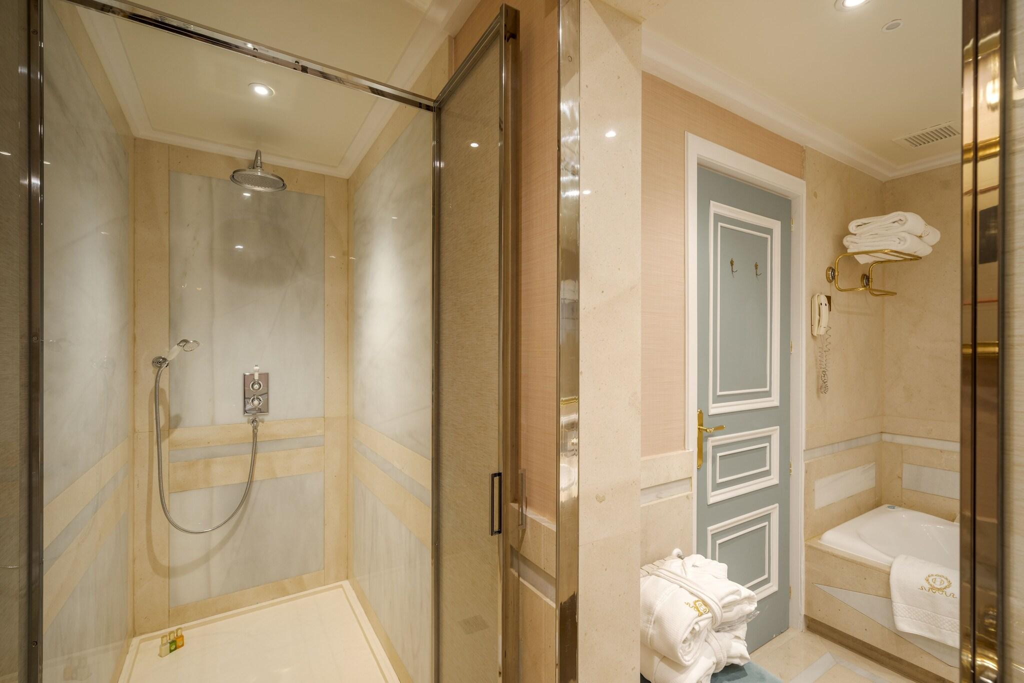 Family Room Three Beds