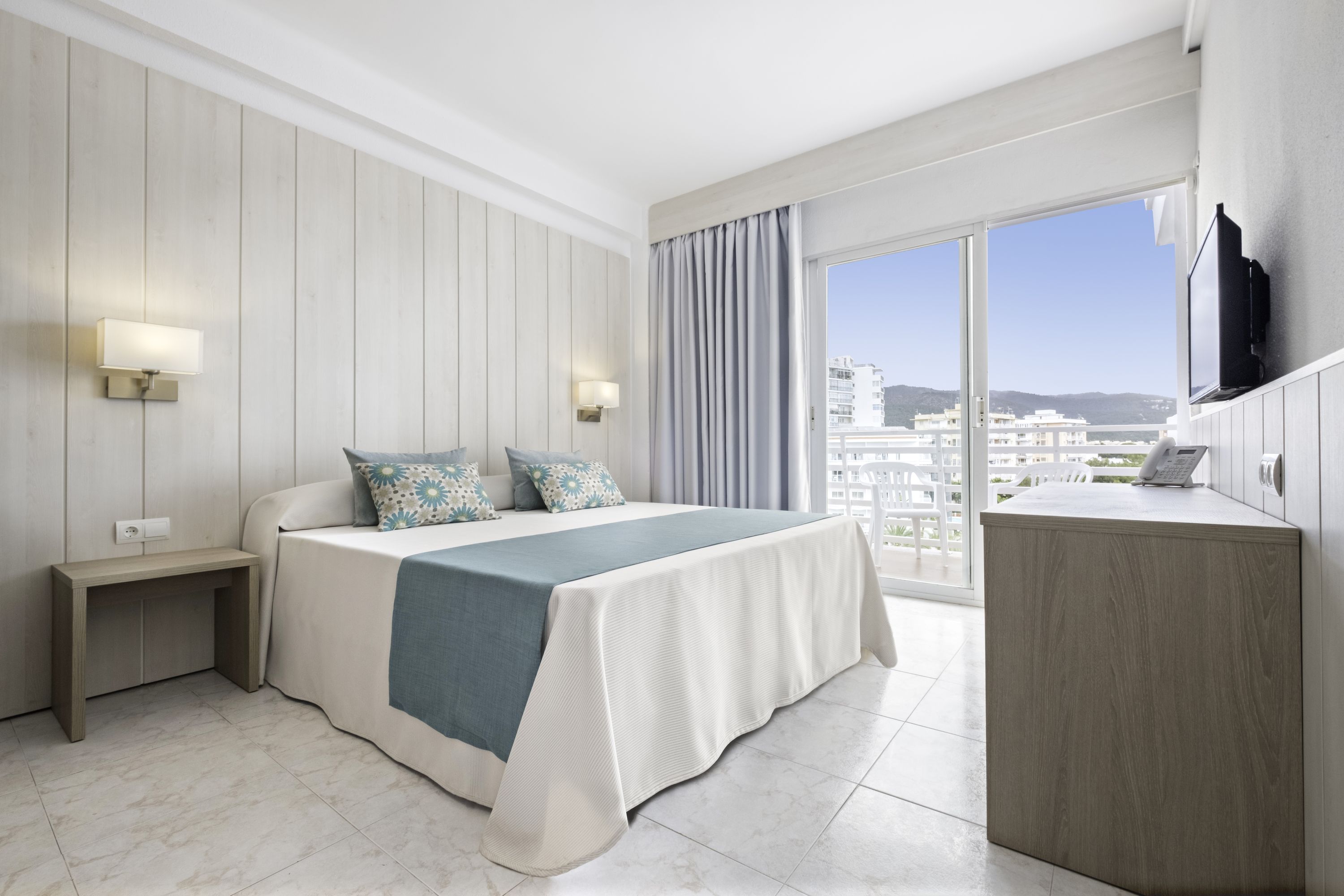 Double or Twin Standard