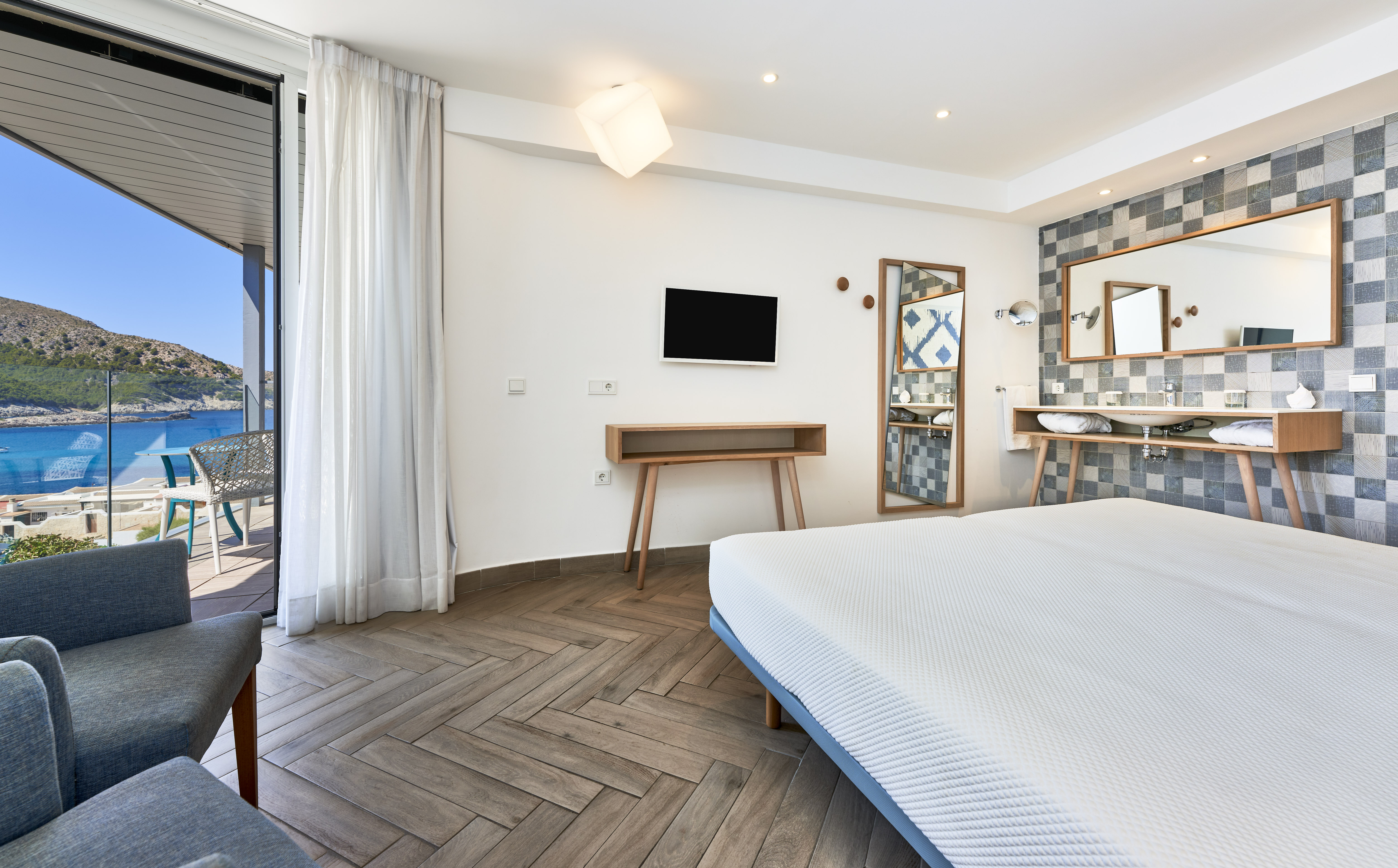 Double Single Superior Side Sea View