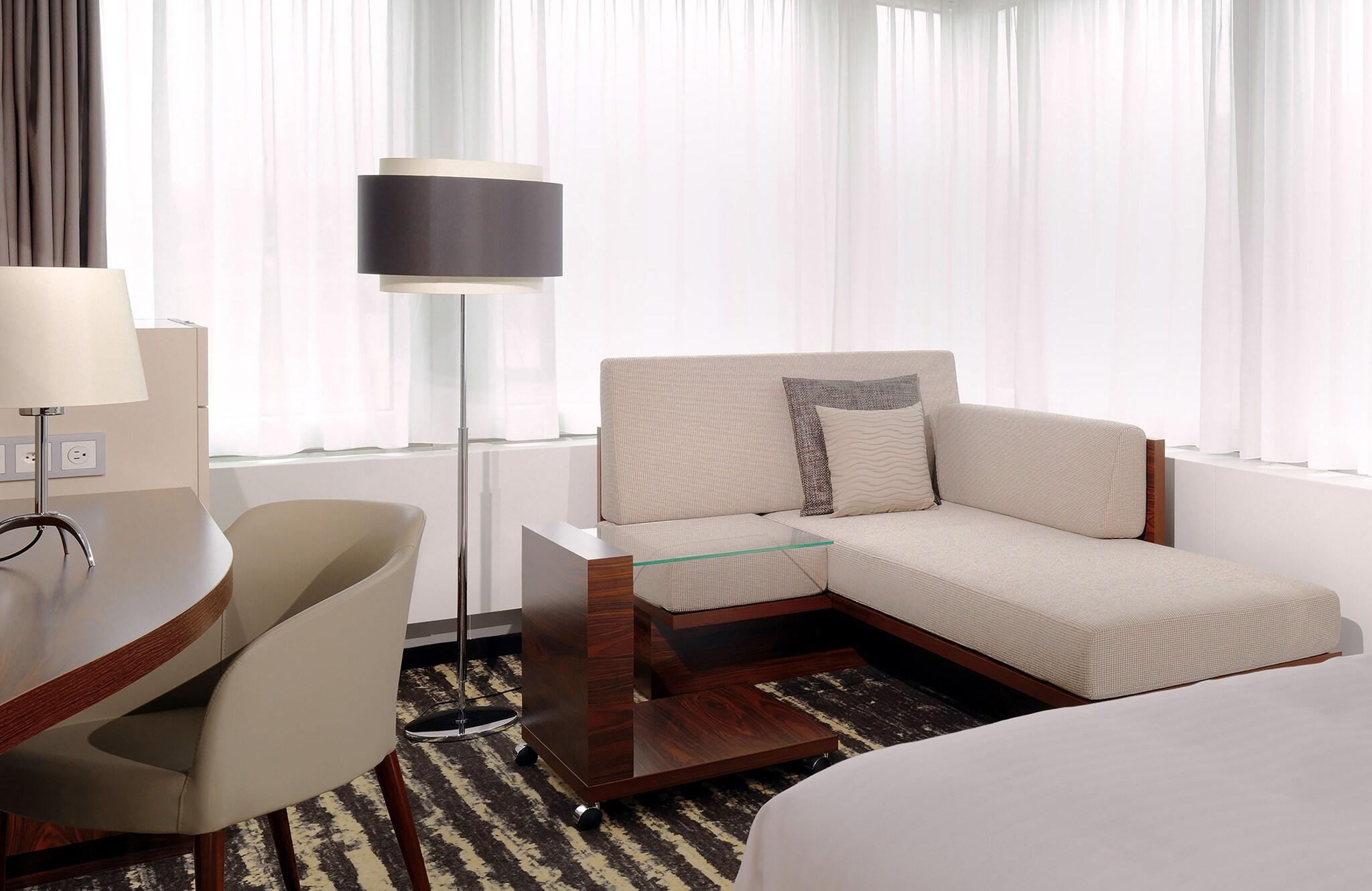 Double Deluxe King Bed