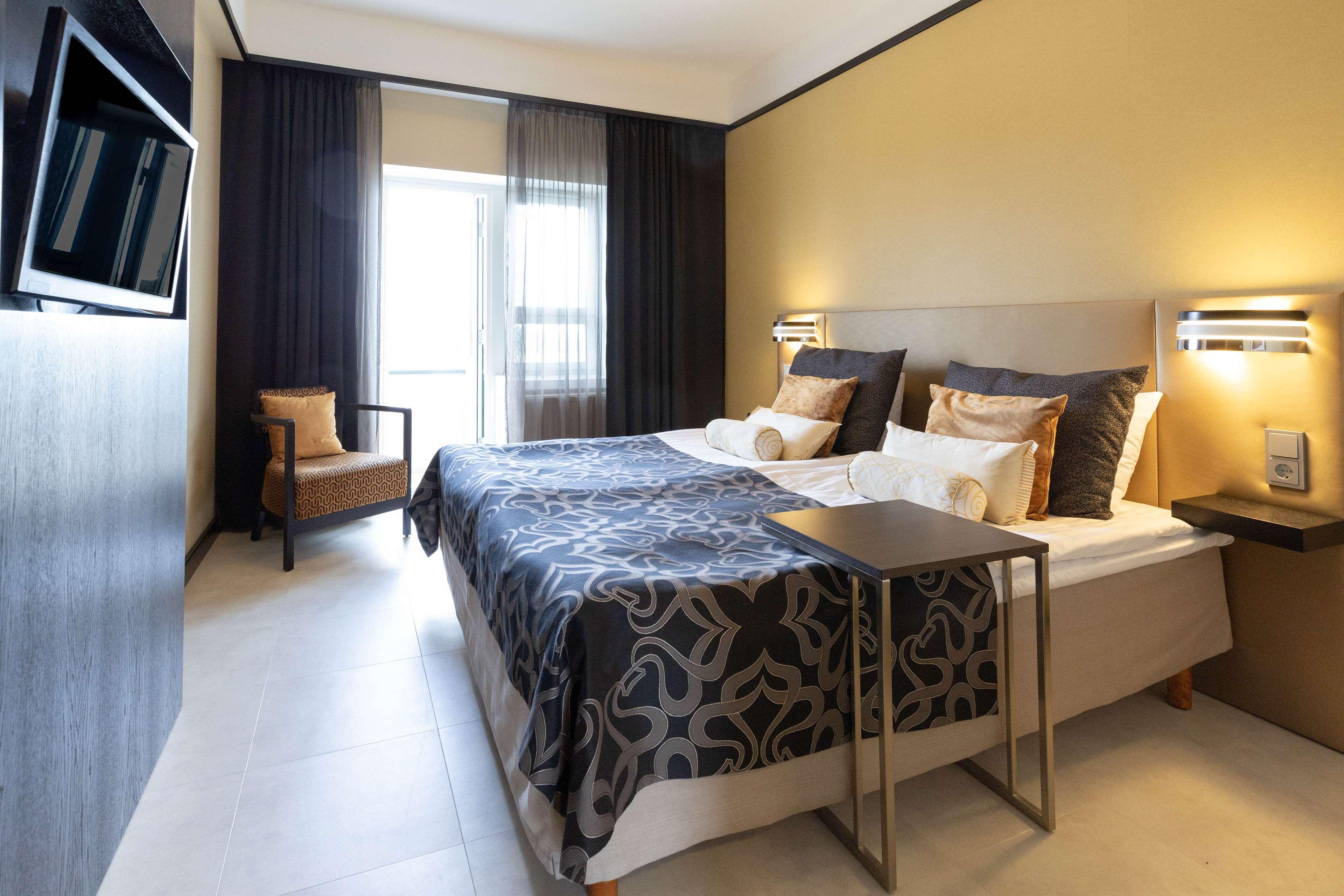 Double Single Superior King Bed