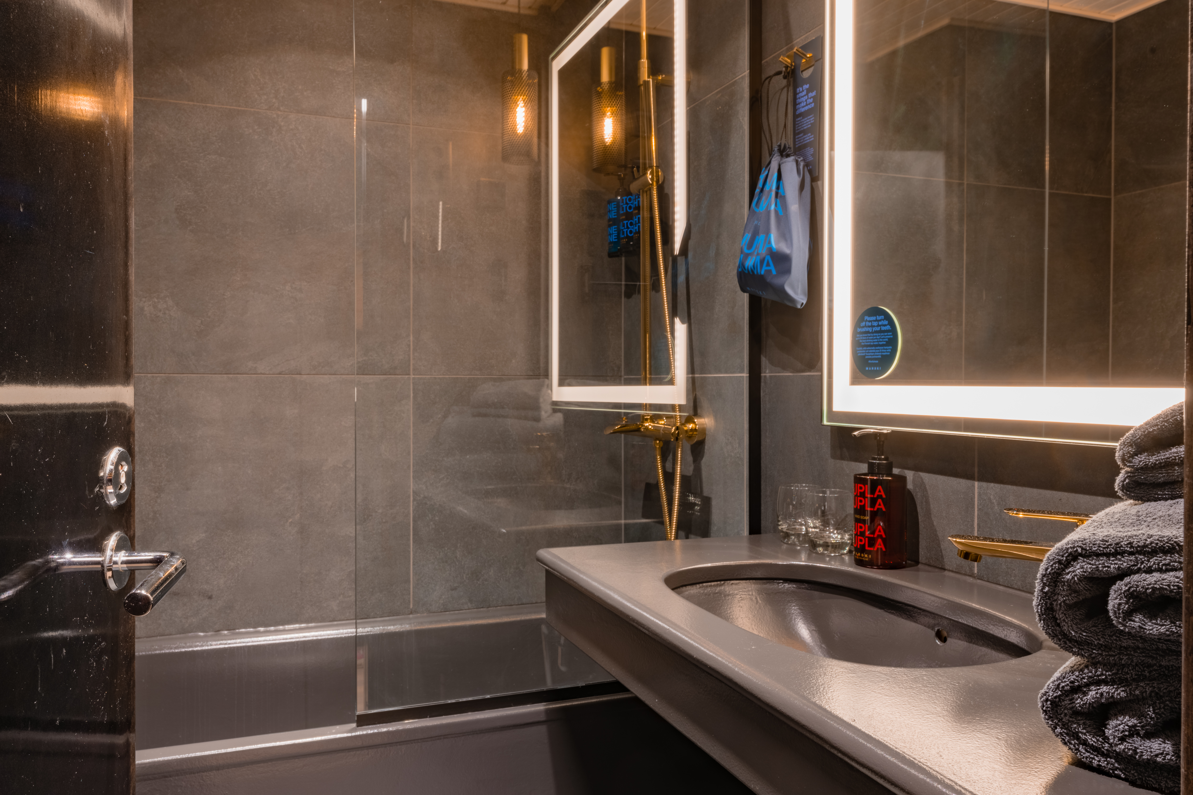 Double Superior King Bed